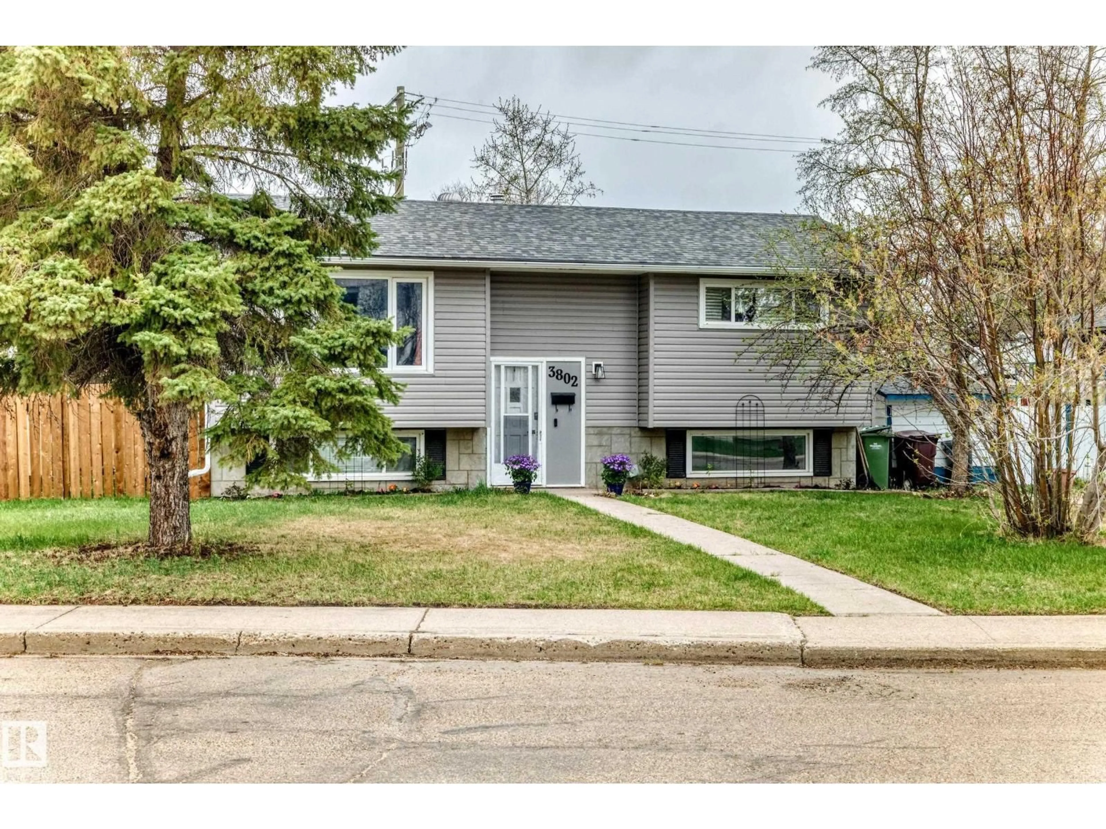 Home with vinyl exterior material, street for 3802 52 ST, Wetaskiwin Alberta T9A1M4