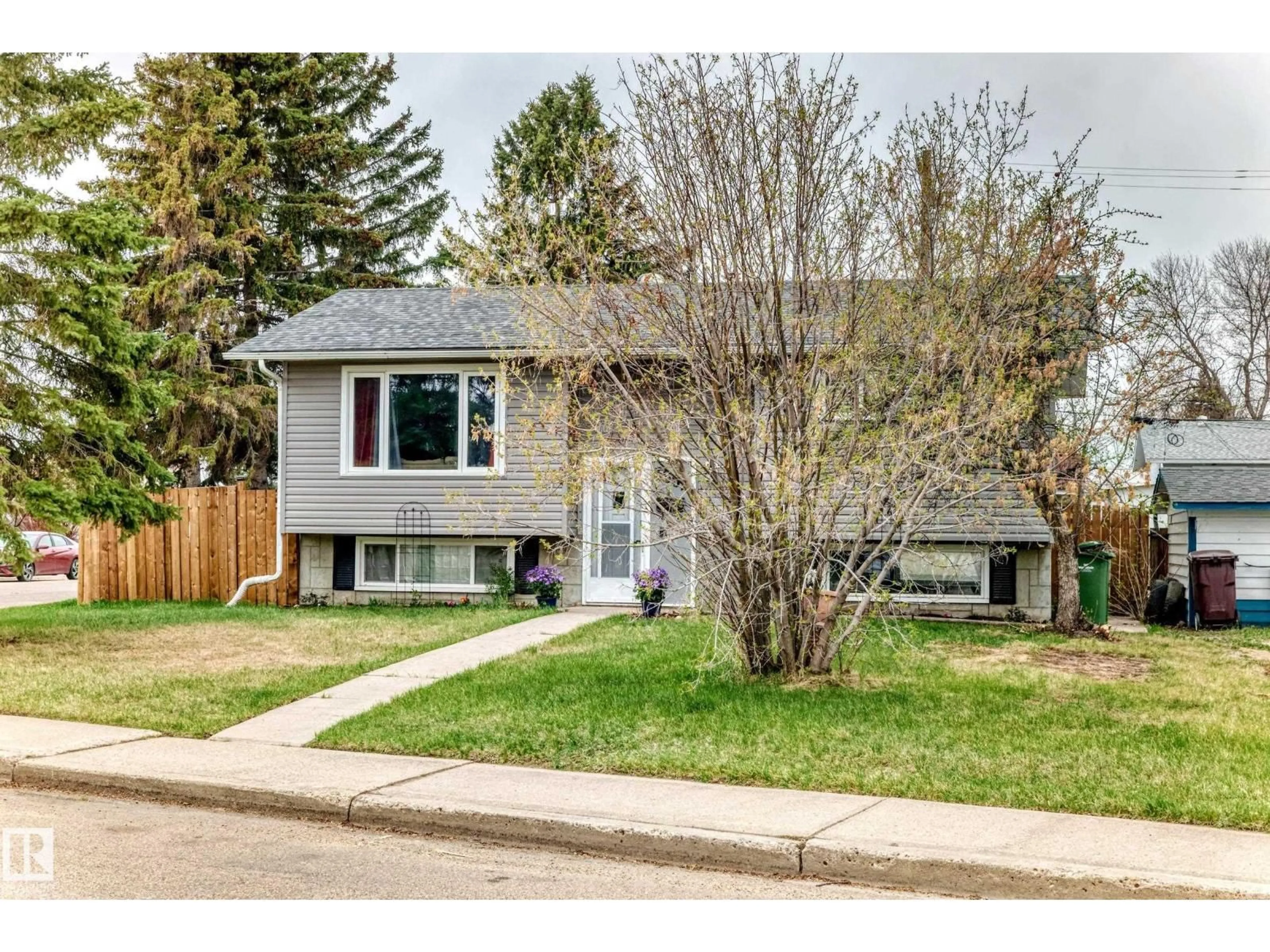 Home with vinyl exterior material, street for 3802 52 ST, Wetaskiwin Alberta T9A1M4