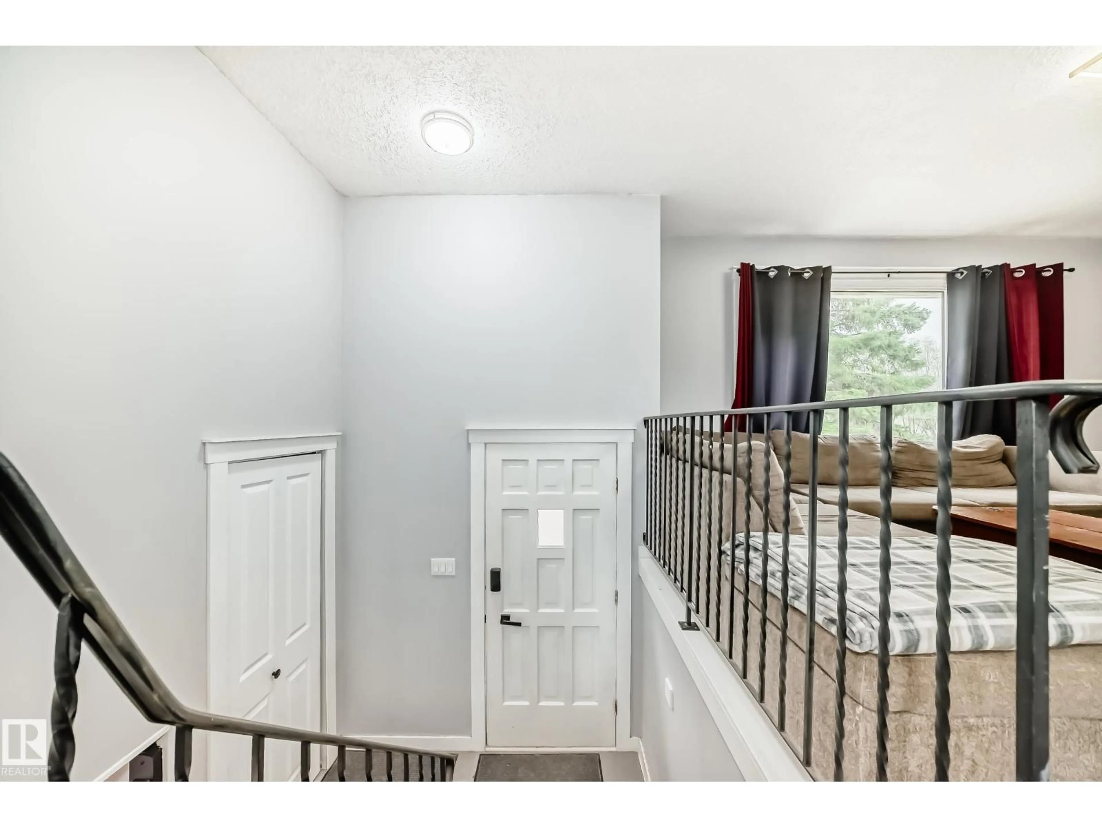 Indoor entryway for 3802 52 ST, Wetaskiwin Alberta T9A1M4