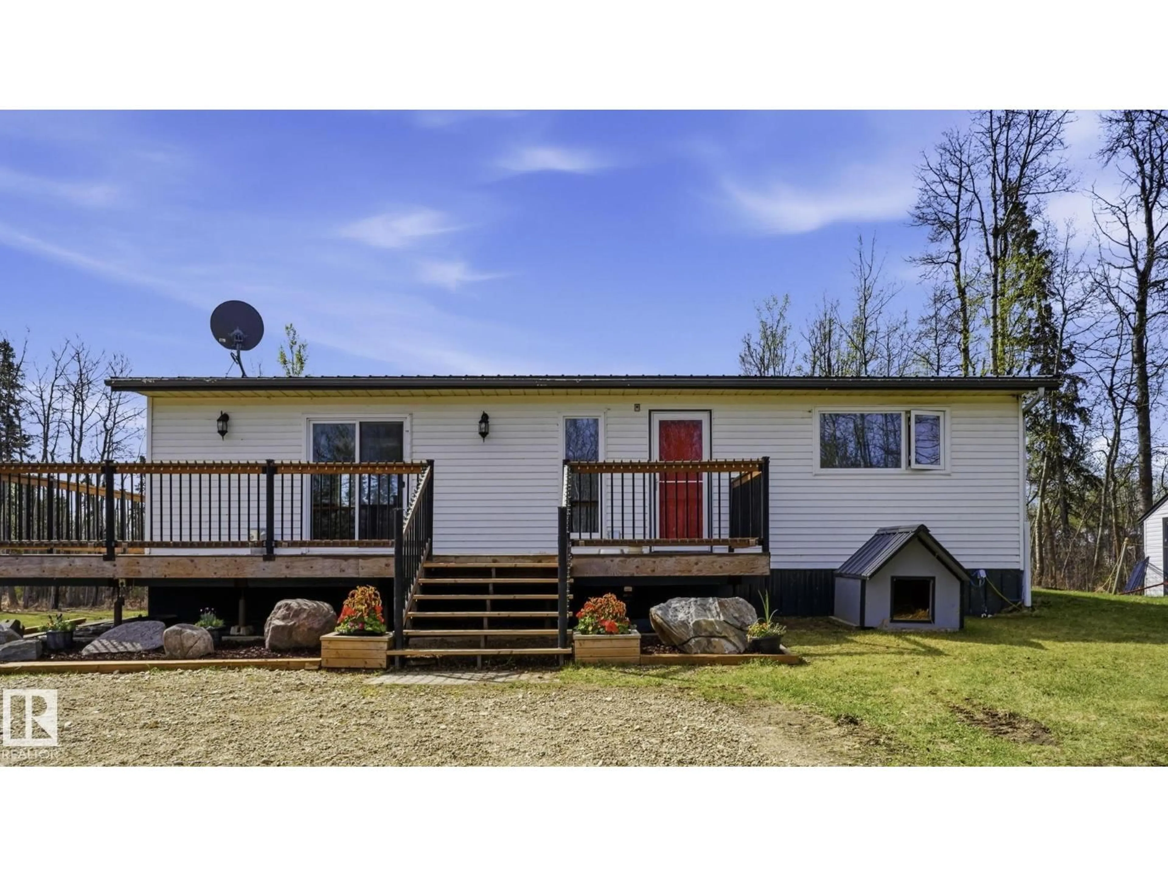 Home with vinyl exterior material, building for 55 - 53426 RGE ROAD 41, Rural Parkland County Alberta T0E0J0