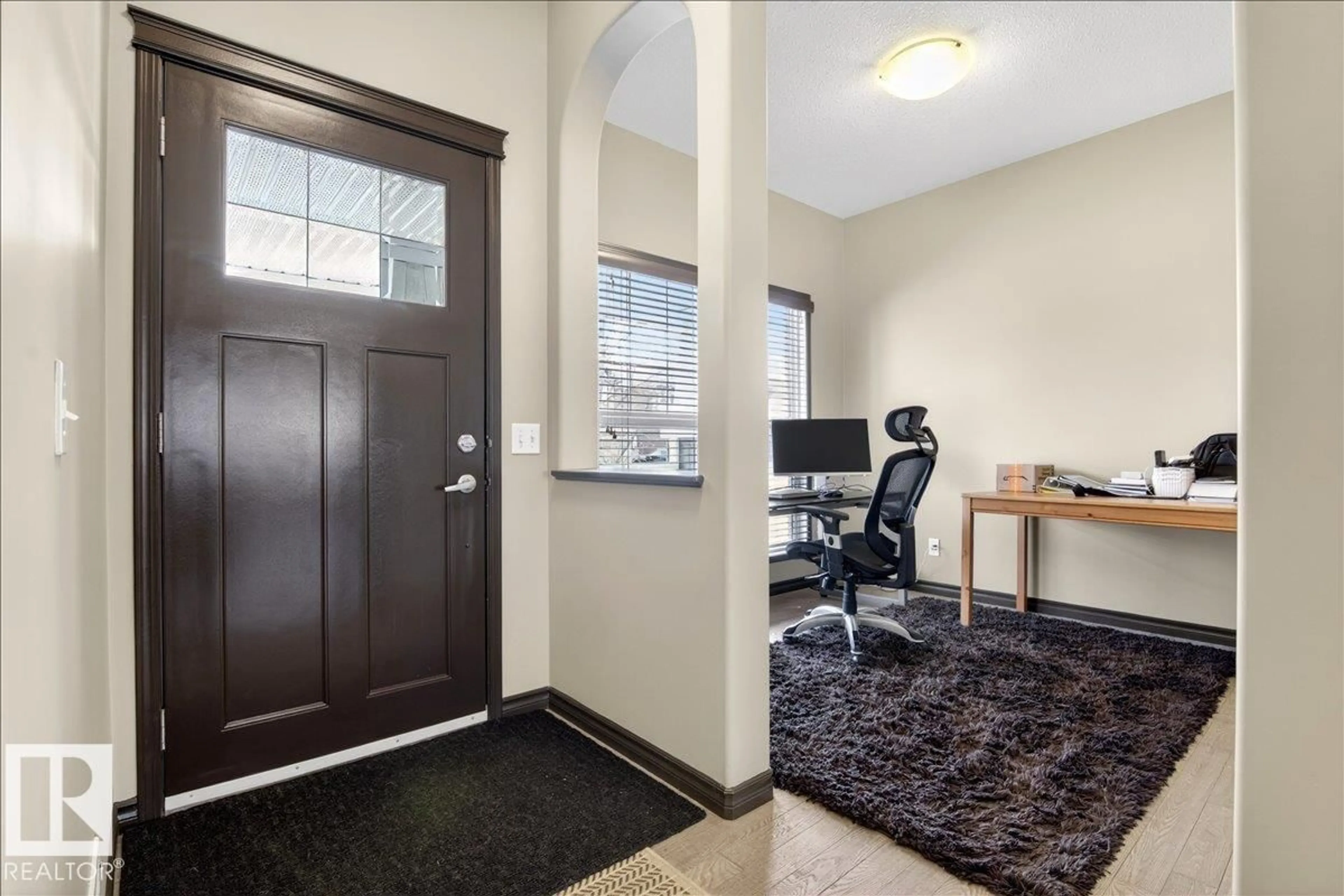 Indoor entryway for SW - 1530 CHAPMAN WY, Edmonton Alberta T6W0Z1
