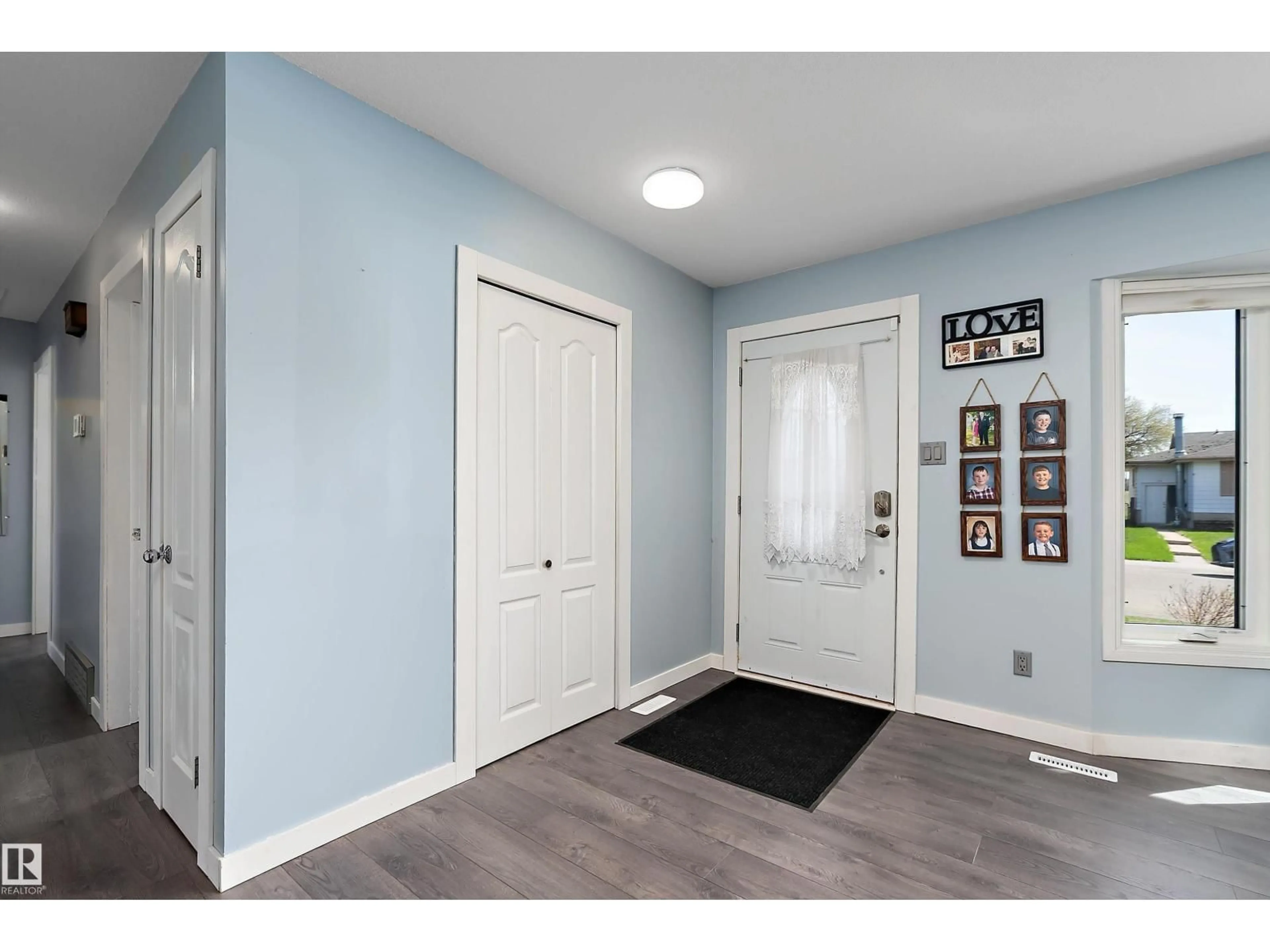 Indoor entryway for 17 CAMELOT AV, Leduc Alberta T9E4M4
