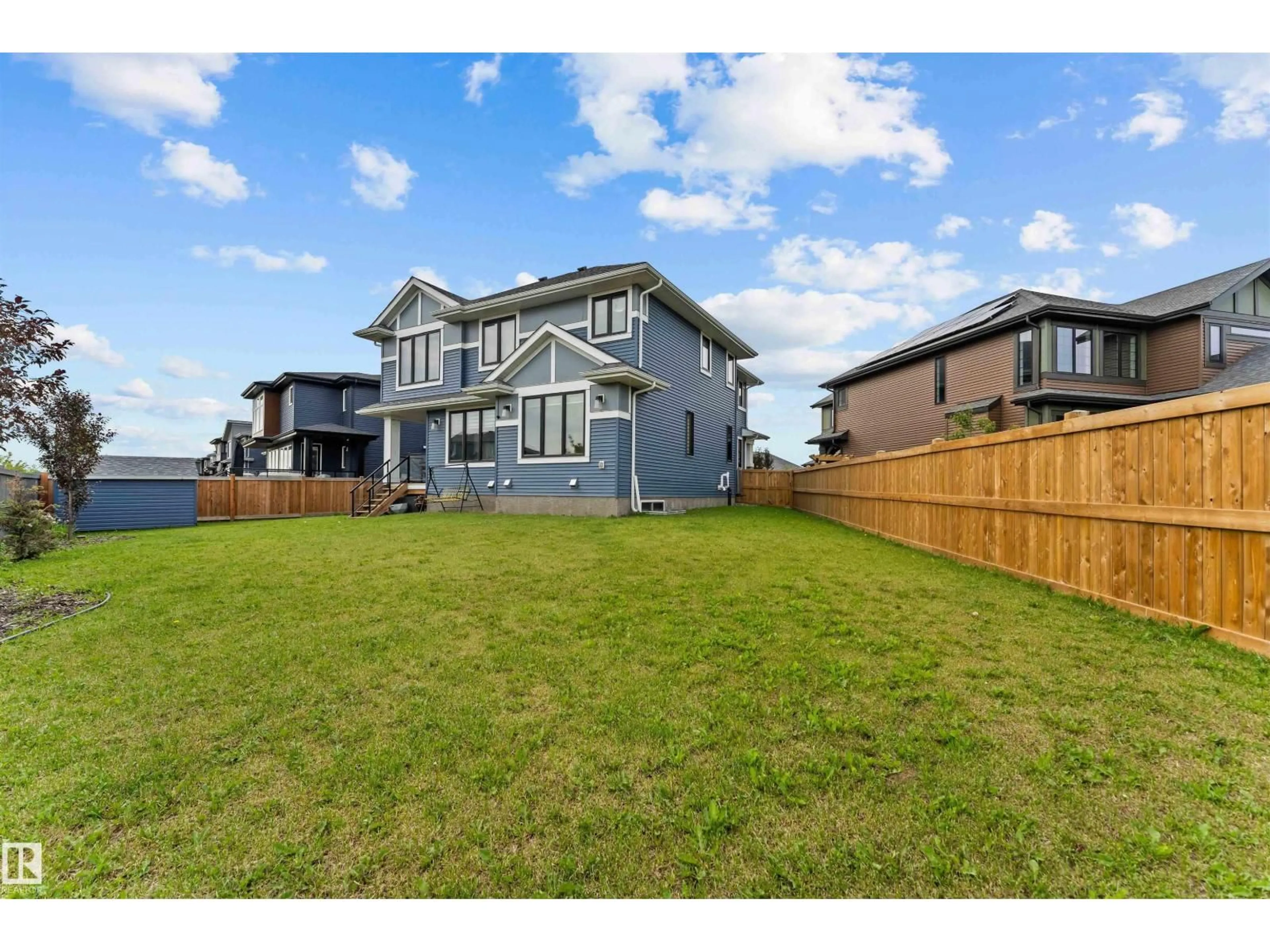 A pic from outside/outdoor area/front of a property/back of a property/a pic from drone, street for SW - 6813 KNOX LO, Edmonton Alberta T6W4R3