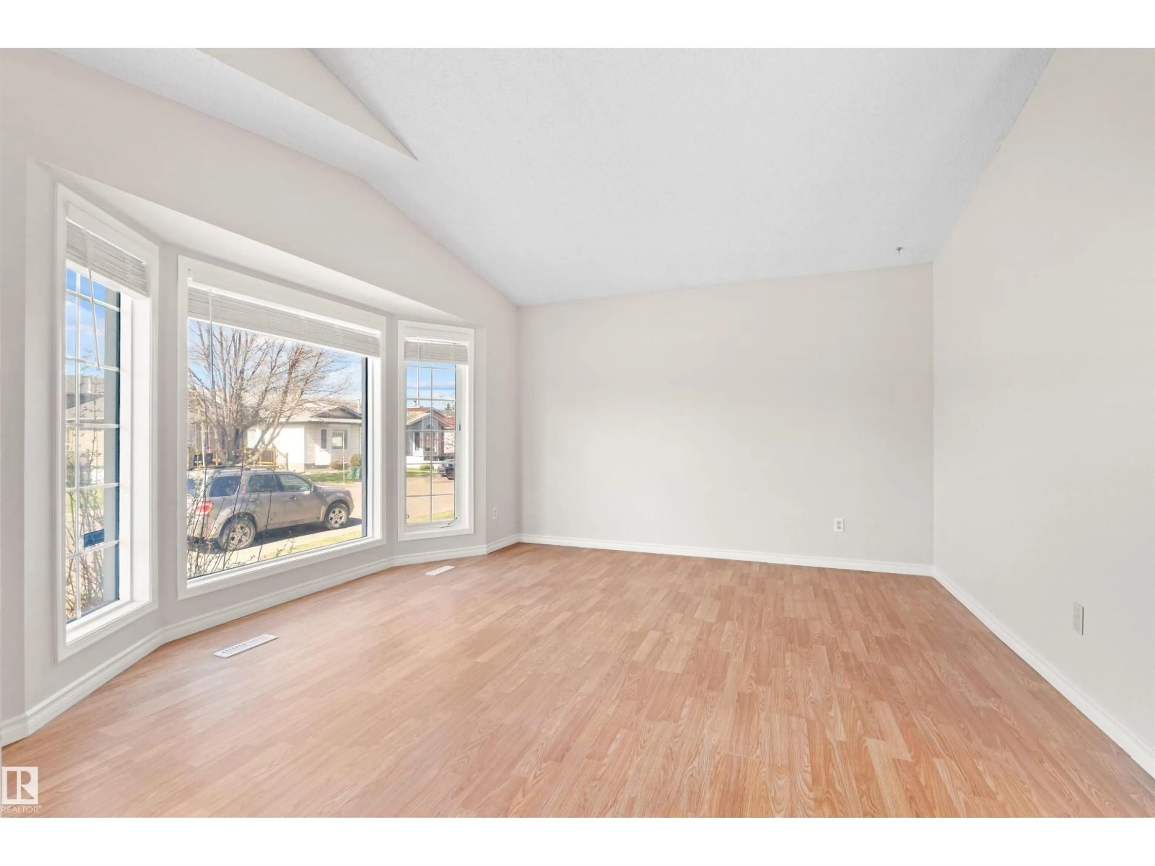 A pic of a room for 255 KIRKWOOD AV, Edmonton Alberta T6L5A7