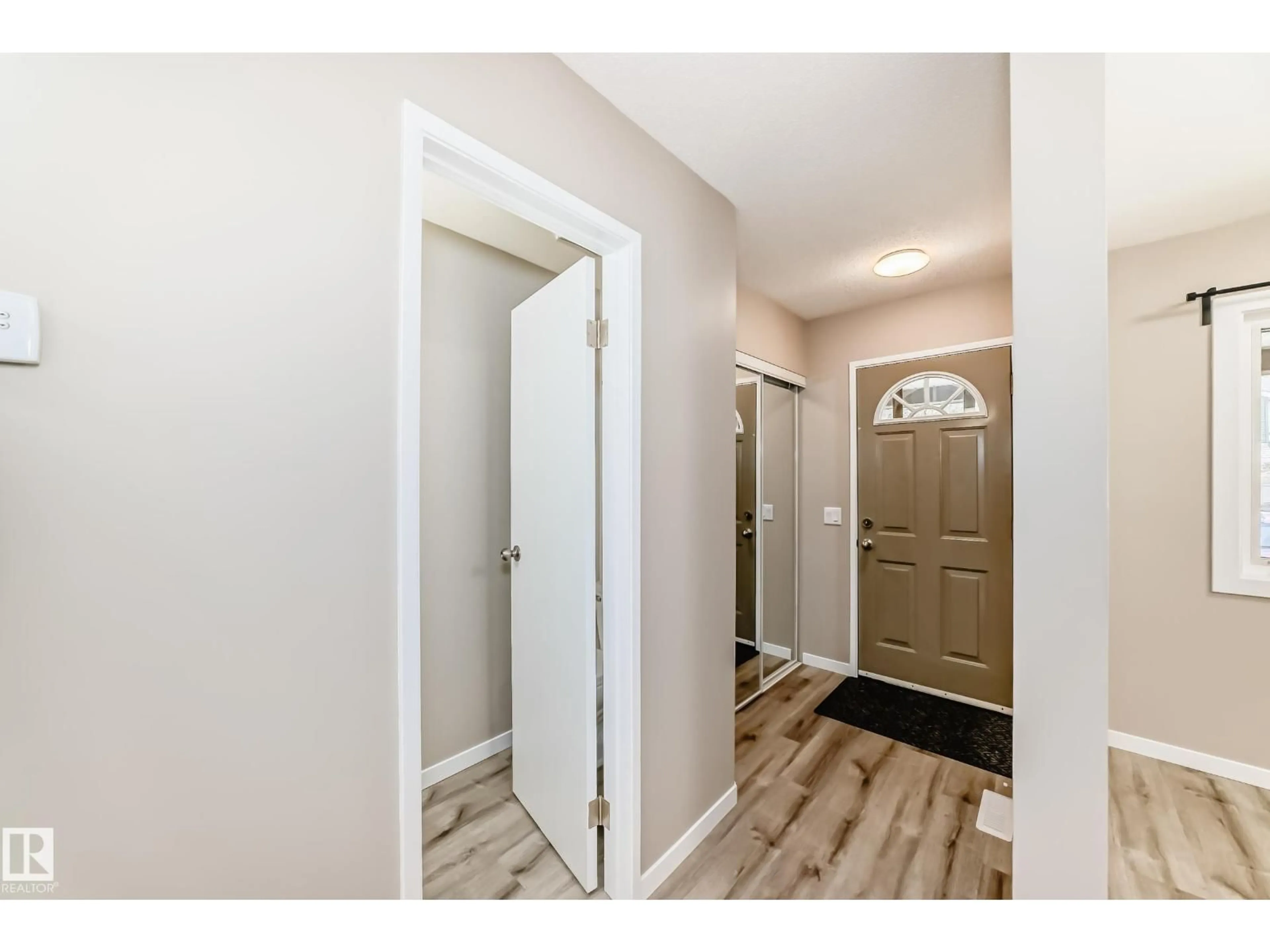 Indoor entryway for 2578 138A AV, Edmonton Alberta T5Y1T3