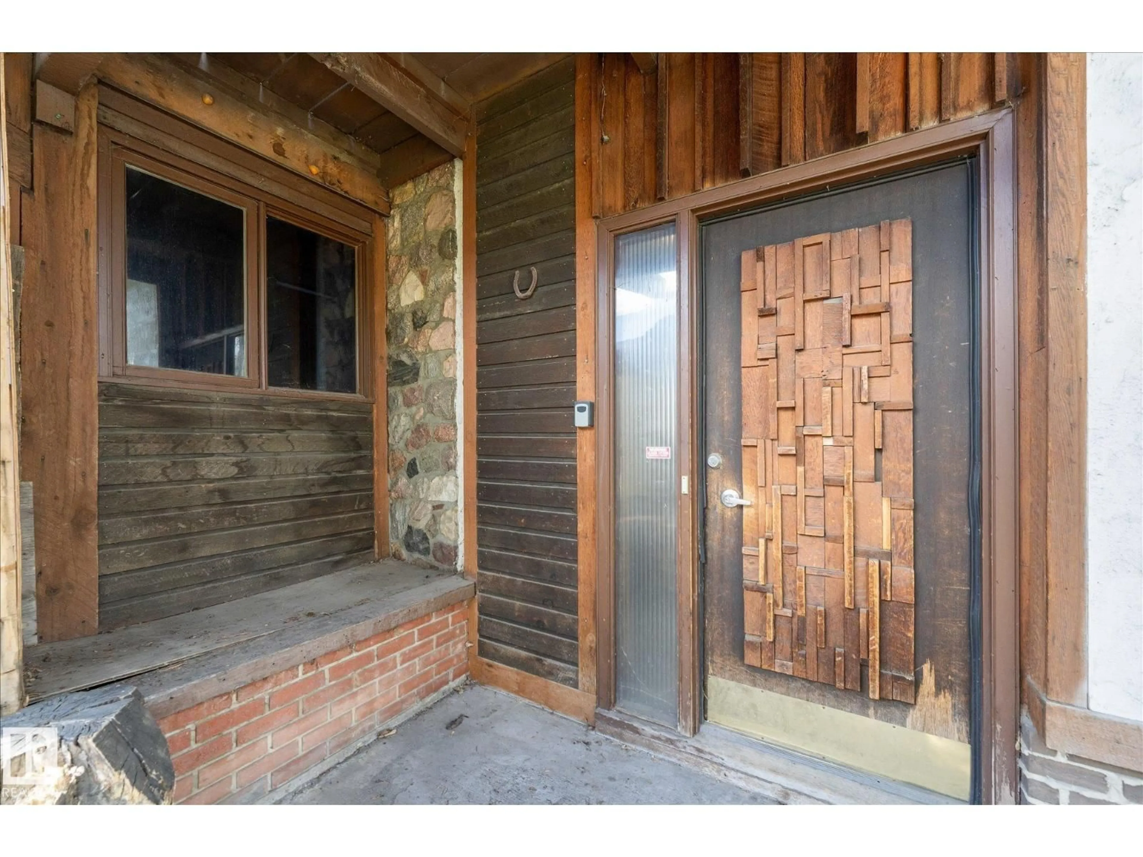 Indoor entryway for NW - 12216 60 ST, Edmonton Alberta T5W3Z9