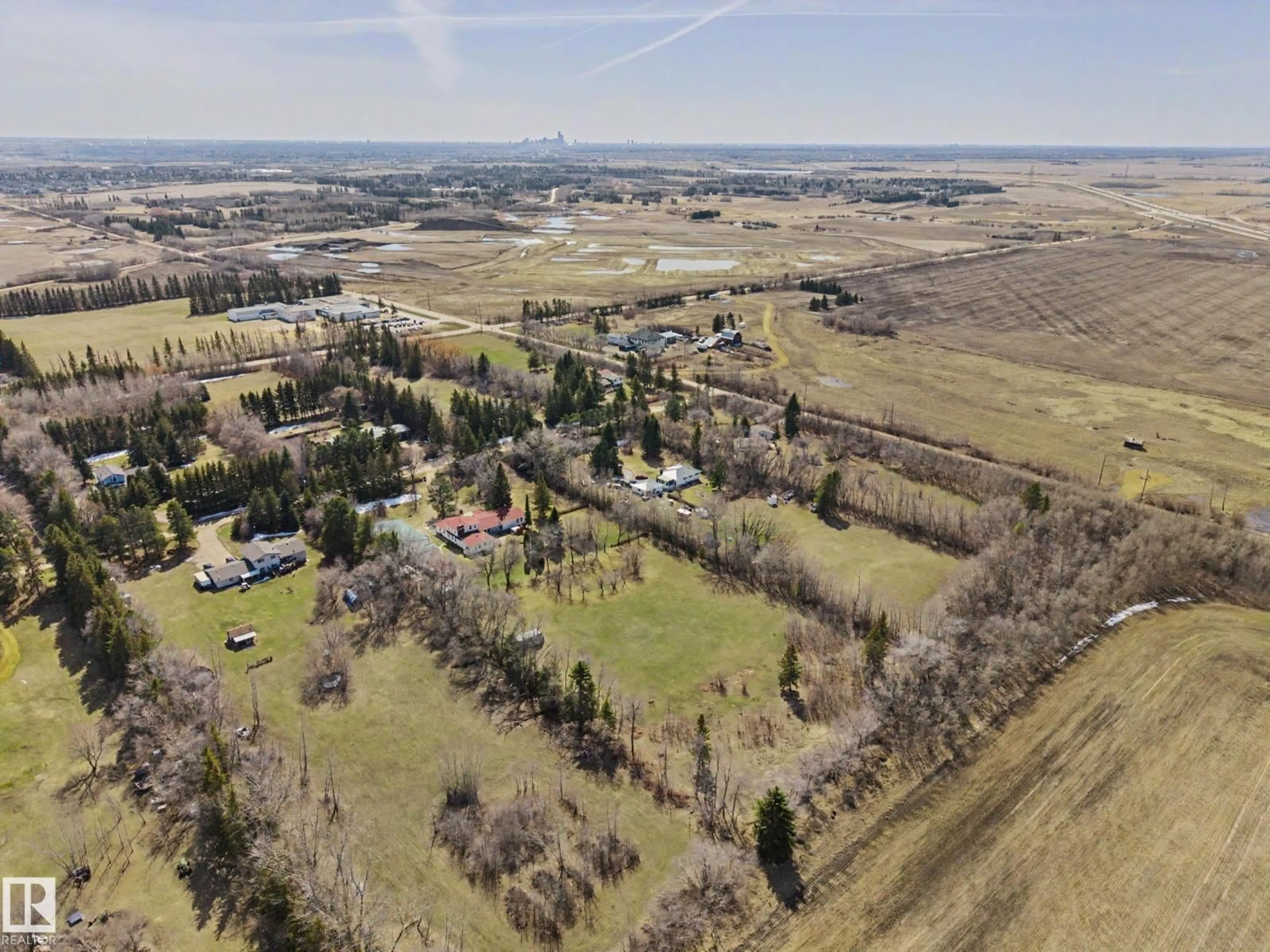 A pic from outside/outdoor area/front of a property/back of a property/a pic from drone, unknown for NE - 250 197 AV, Edmonton Alberta T5Y6M8