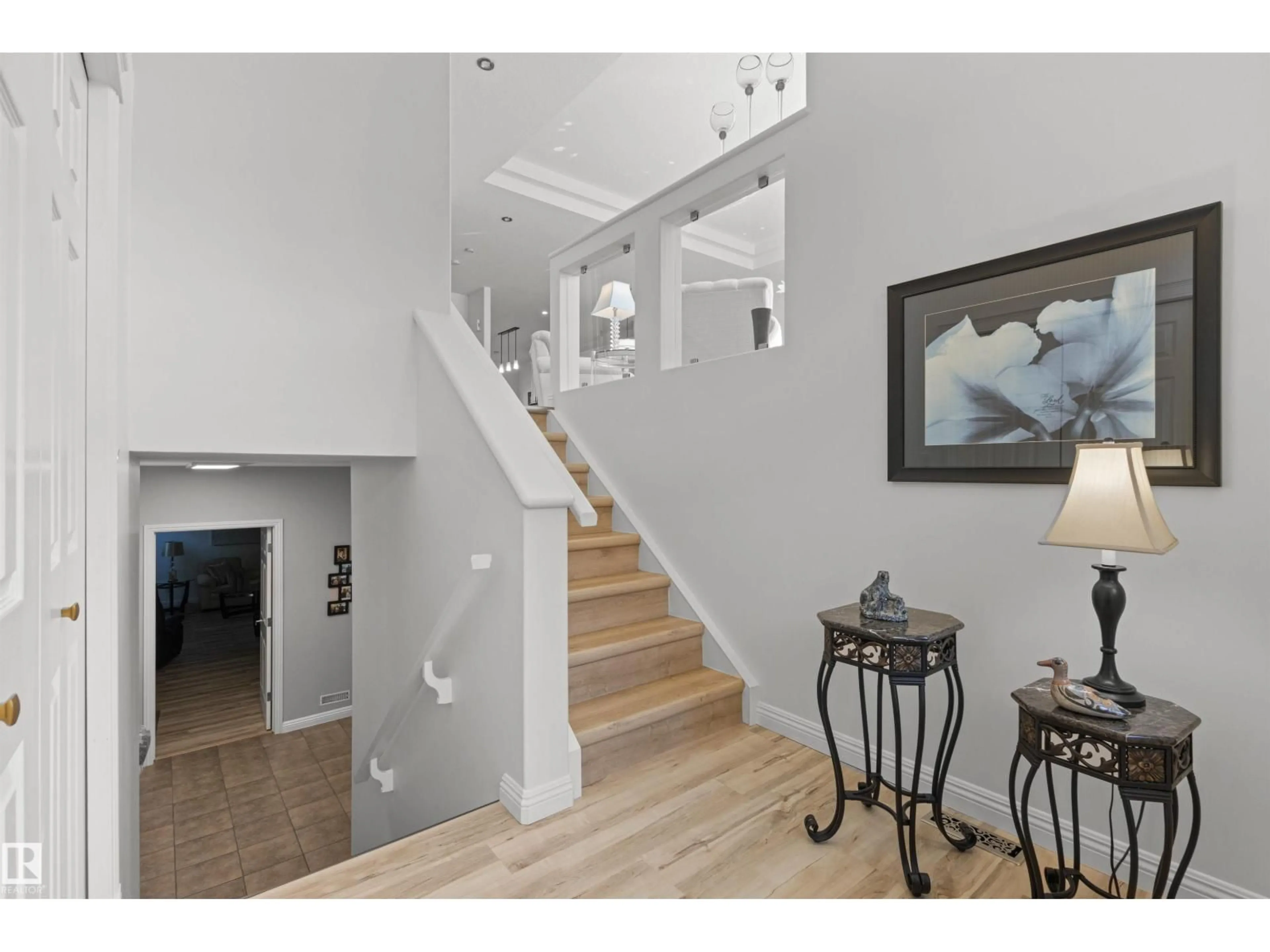 Indoor entryway for 50 - 16 OAKRIDGE DR, St. Albert Alberta T8N7A1