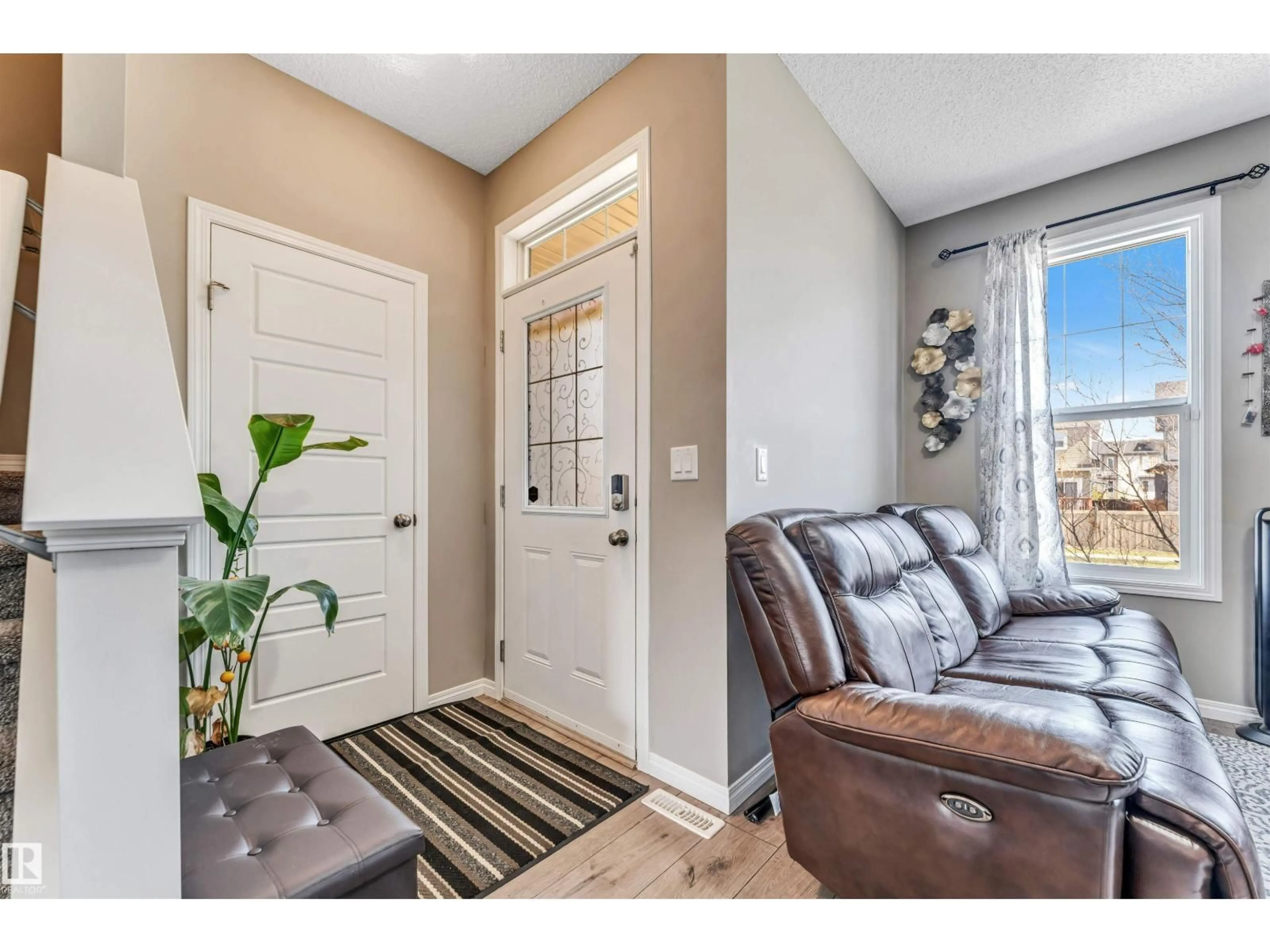 Indoor entryway for 8041 CHAPPELLE WY, Edmonton Alberta T6W3K8