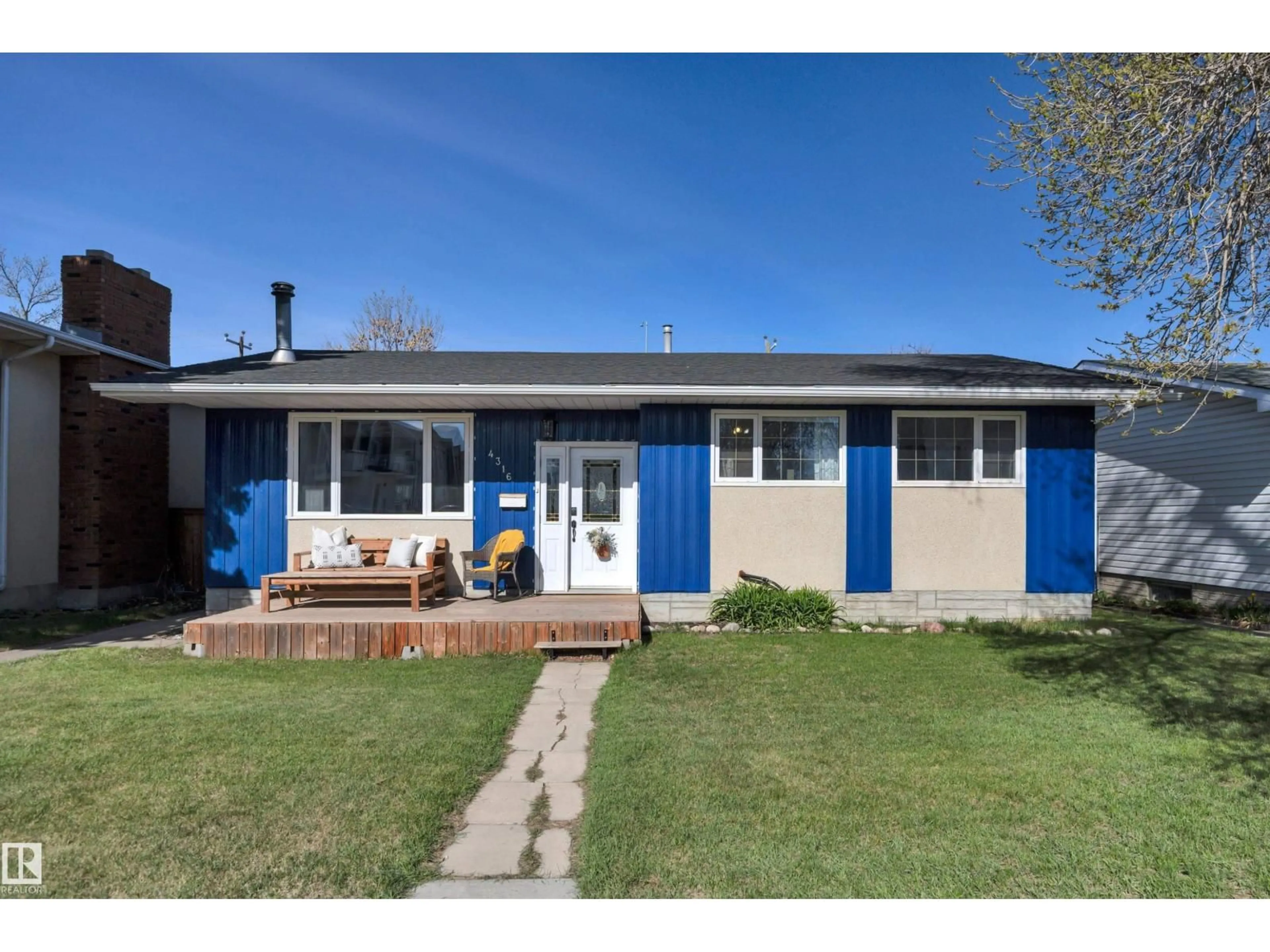 Home with vinyl exterior material, street for 4316 53 ST, Leduc Alberta T9E5B1