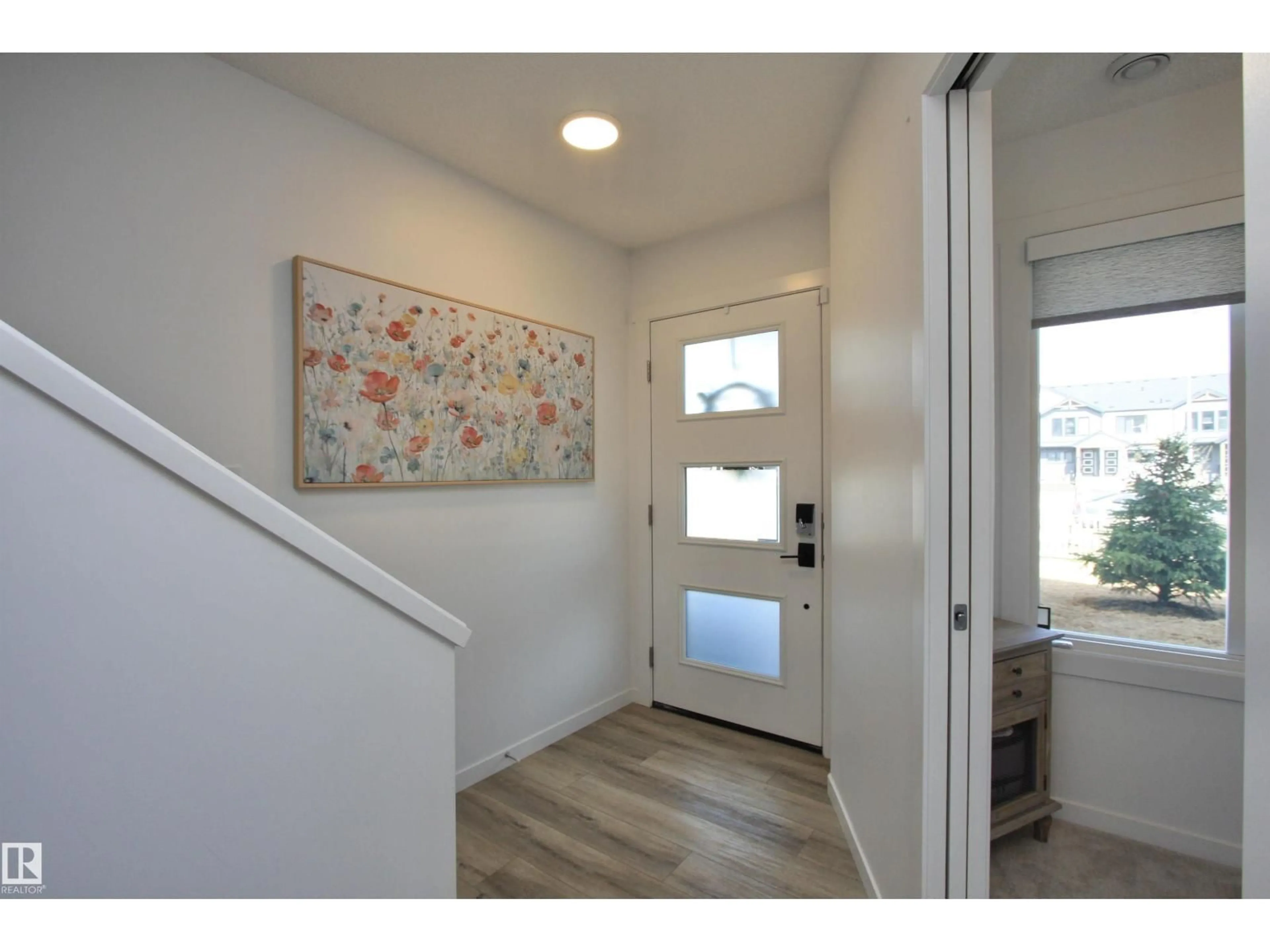 Indoor entryway for 253 MARQUIS BV, Edmonton Alberta T5Y4E7