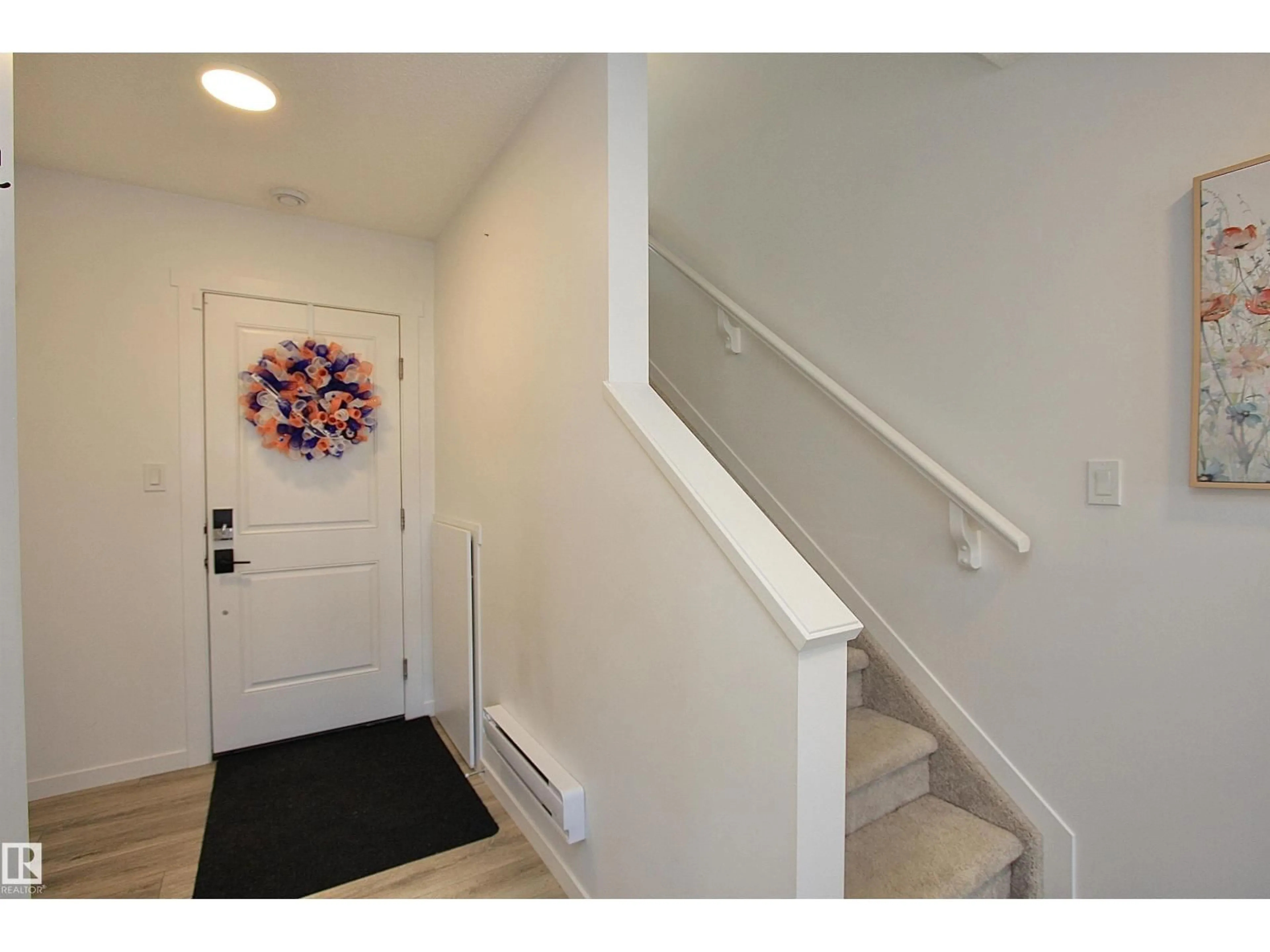 Indoor entryway for 253 MARQUIS BV, Edmonton Alberta T5Y4E7