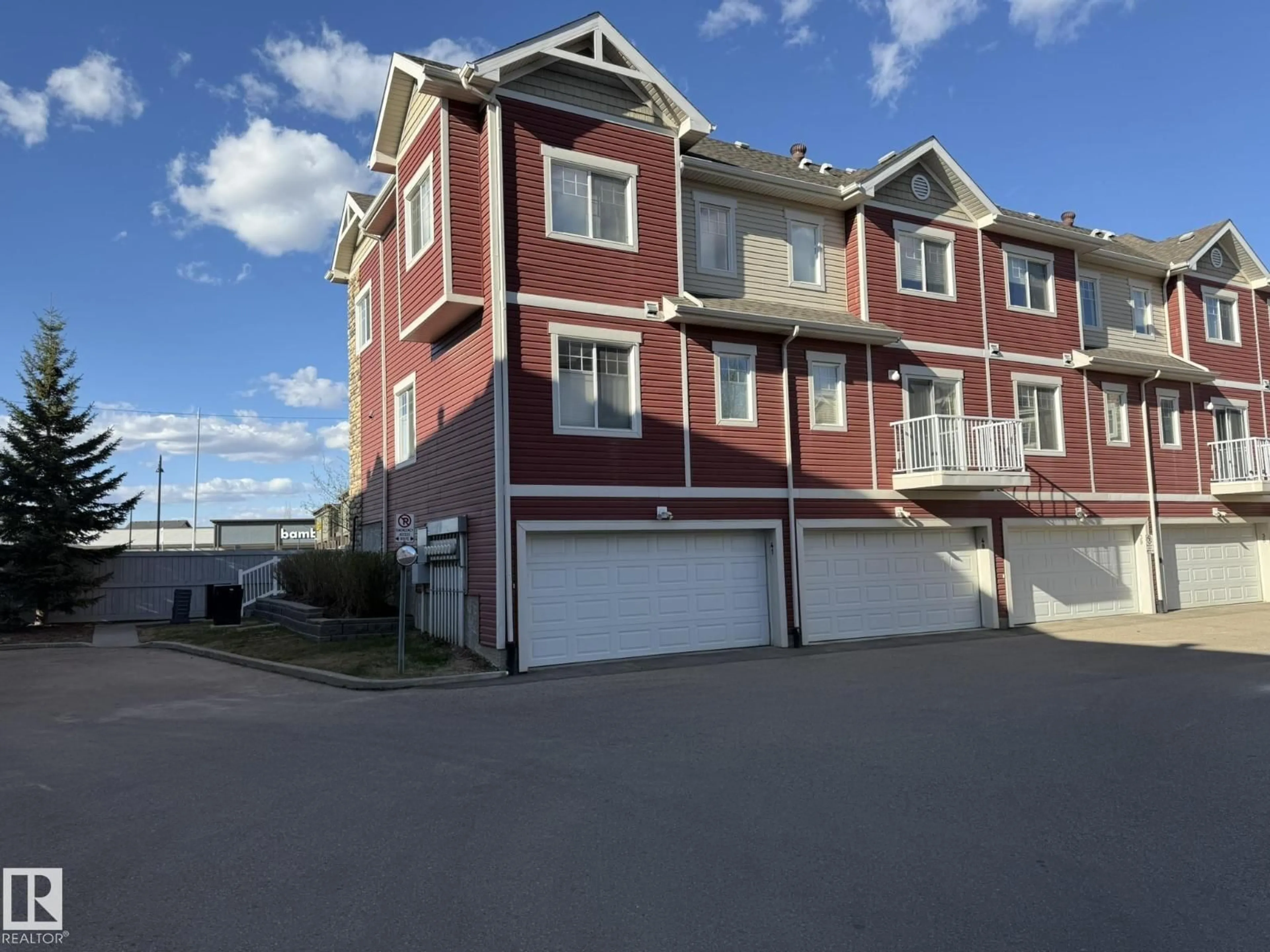 A pic from outside/outdoor area/front of a property/back of a property/a pic from drone, street for #41 - 460 HEMINGWAY RD, Edmonton Alberta T6M0M5