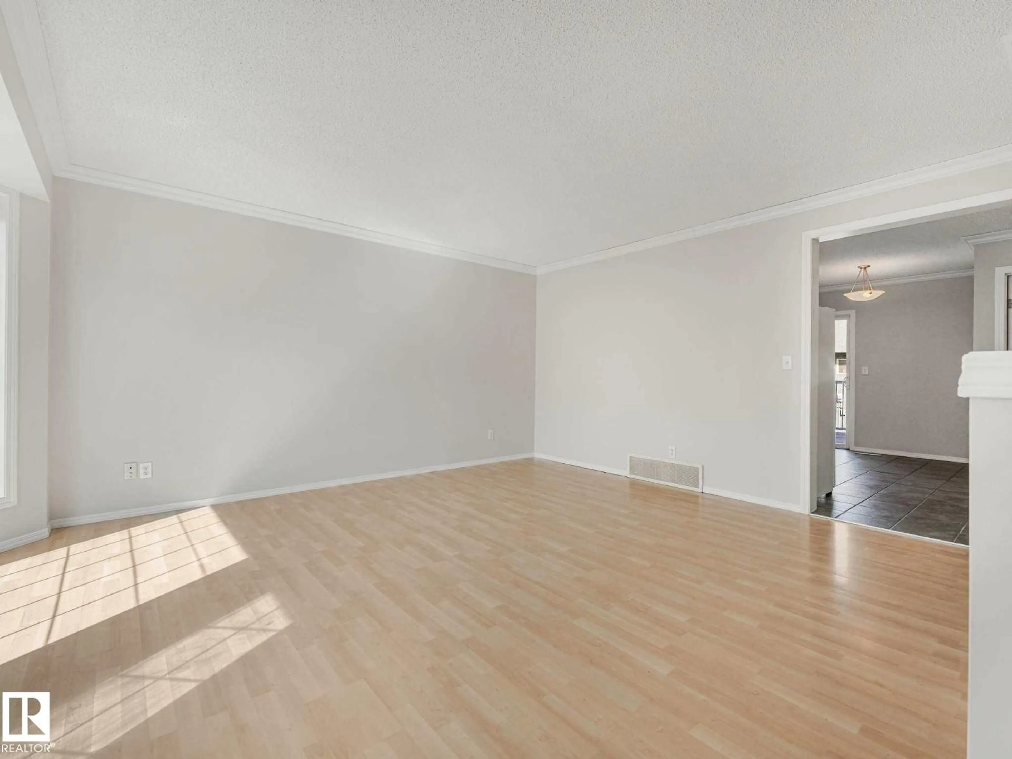 A pic of a room for #17 - 15128 22 ST NW, Edmonton Alberta T5Y2W5
