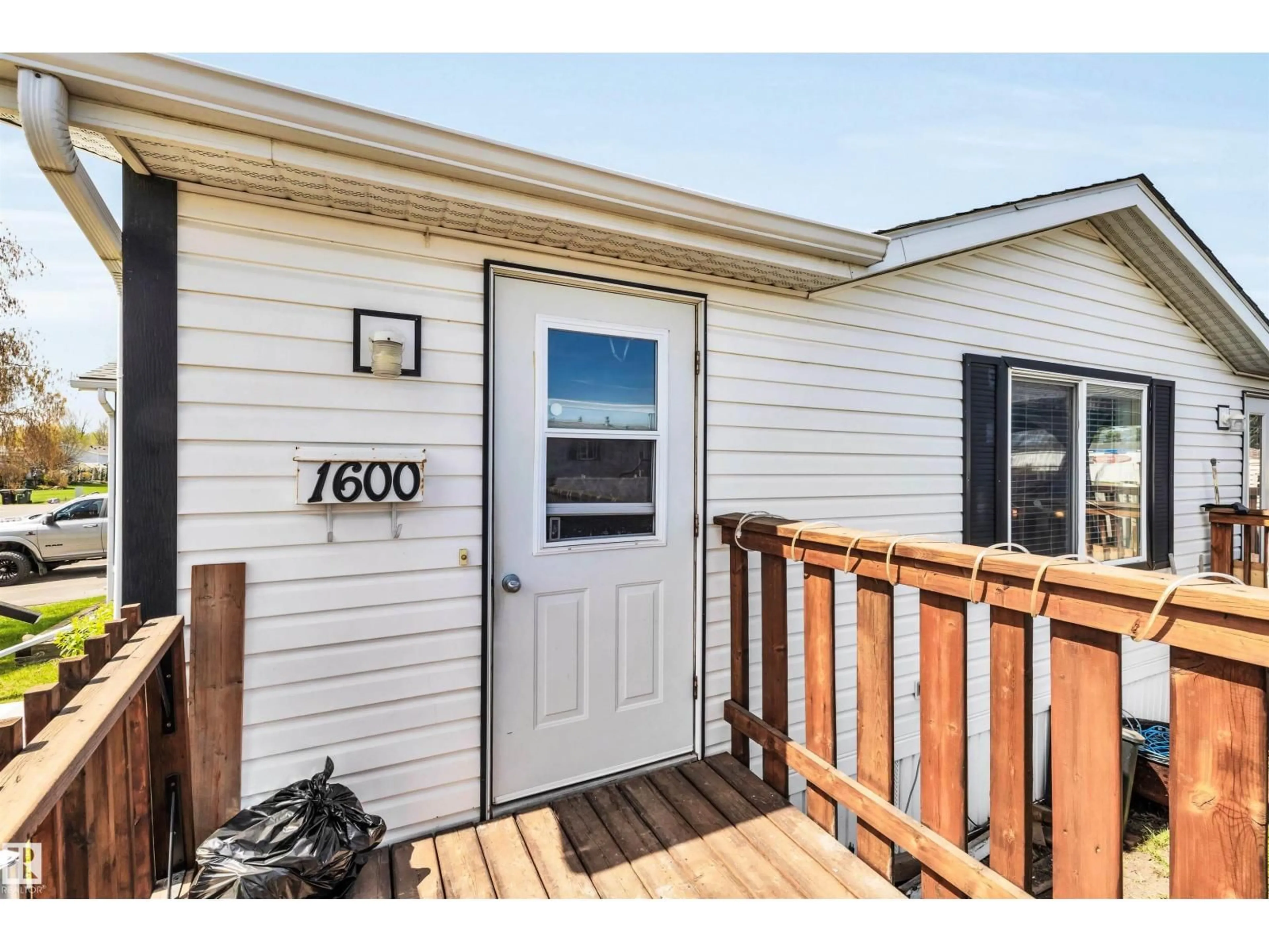 Unknown for 1600 JUBILEE CR, Sherwood Park Alberta T8H2J3