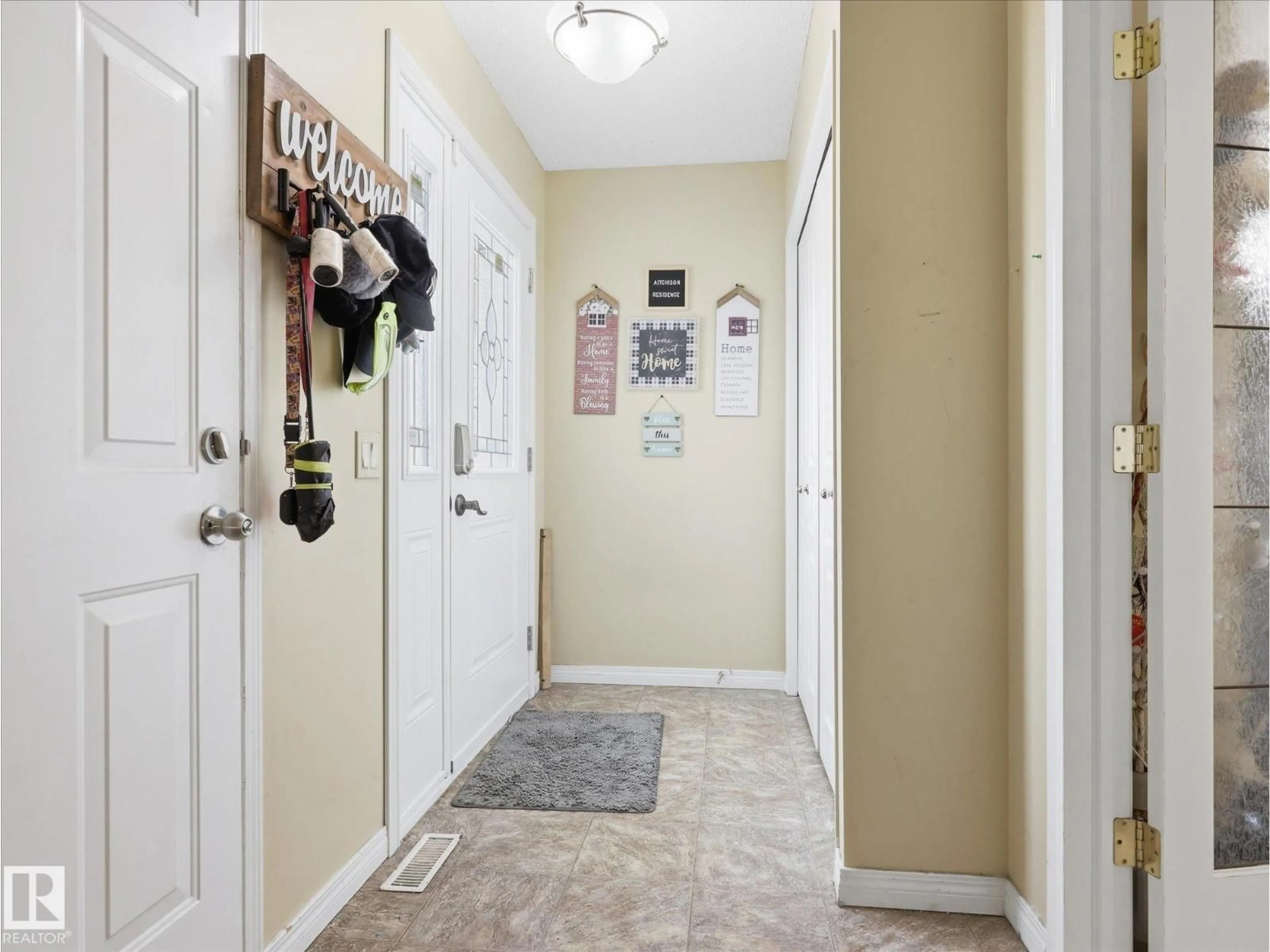 Indoor entryway for NW - 15135 43 ST, Edmonton Alberta T5Y3B3