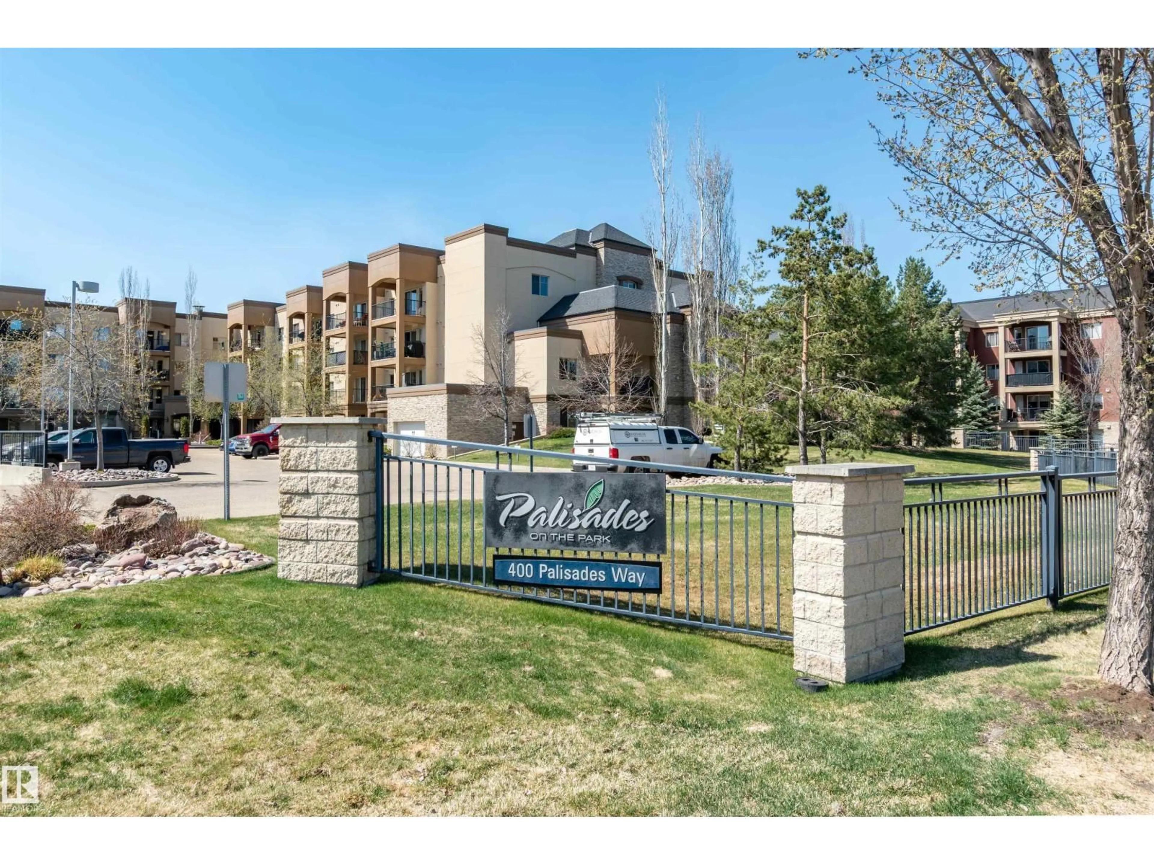 Indoor foyer for #321 - 400 PALISADES WY, Sherwood Park Alberta T8H0H4