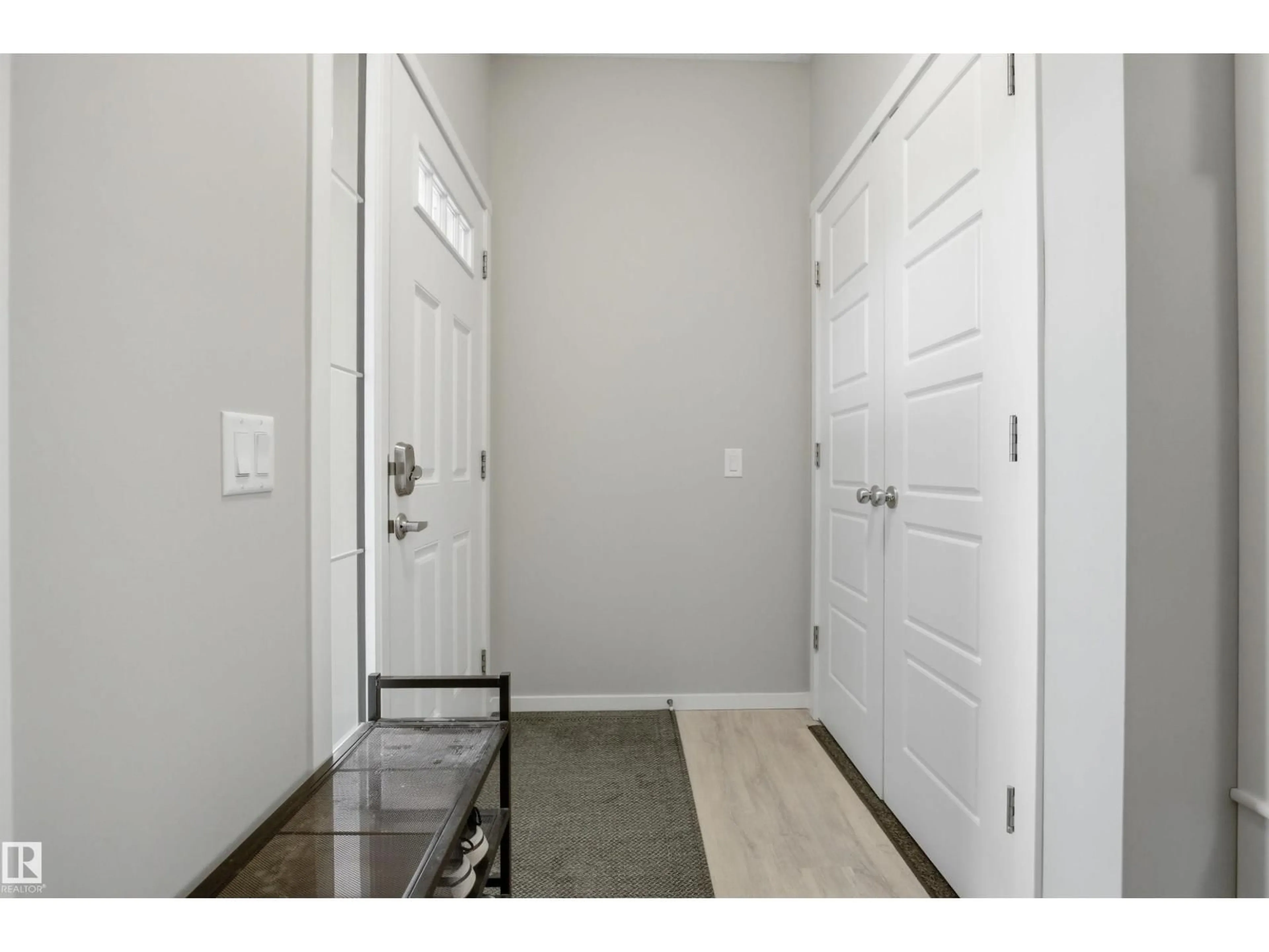 Indoor entryway for 807 EAGLETON LI, Edmonton Alberta T6M0V3