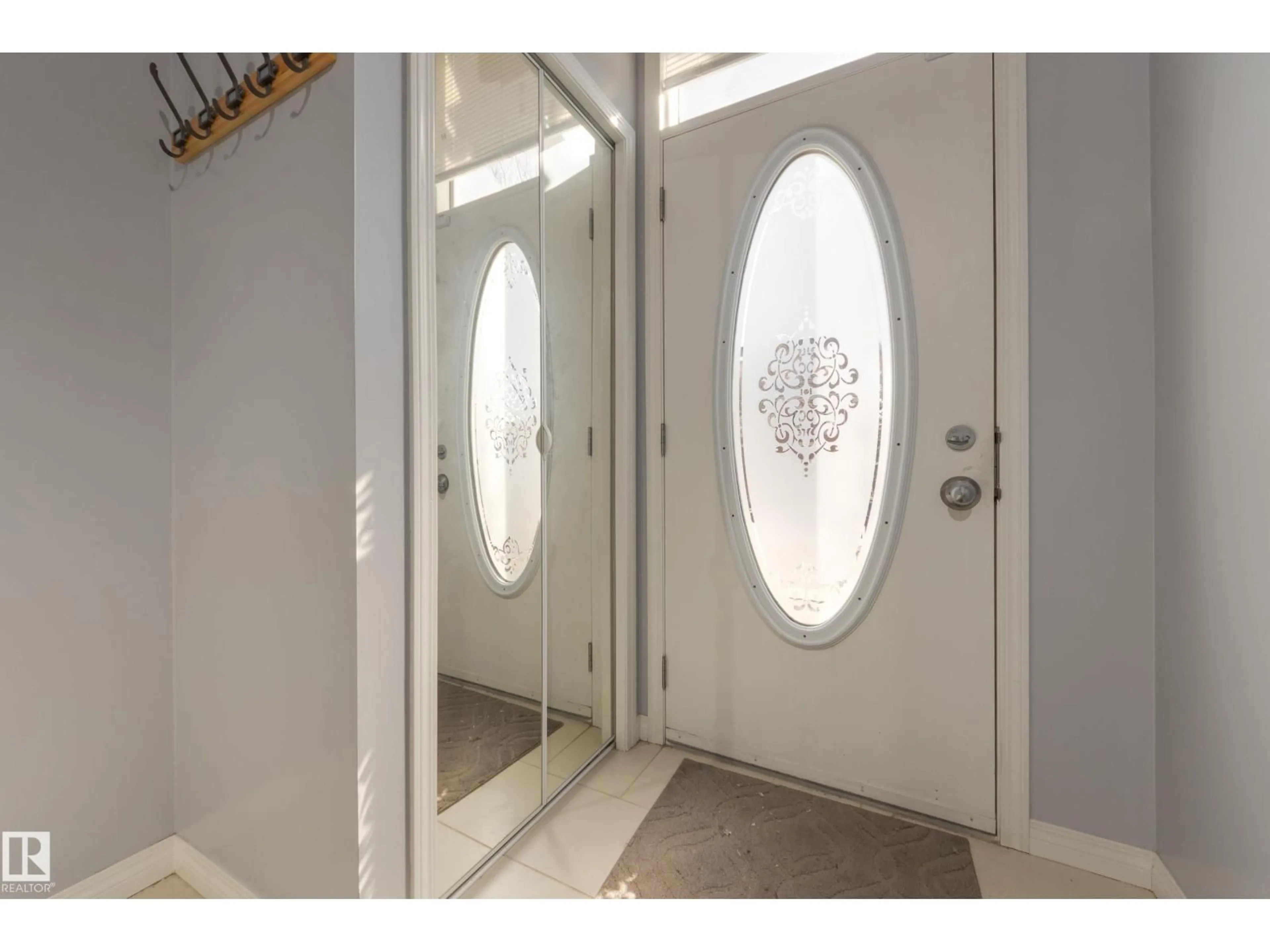 Indoor entryway for 4908 TERWILLEGAR CM, Edmonton Alberta T6R0S3