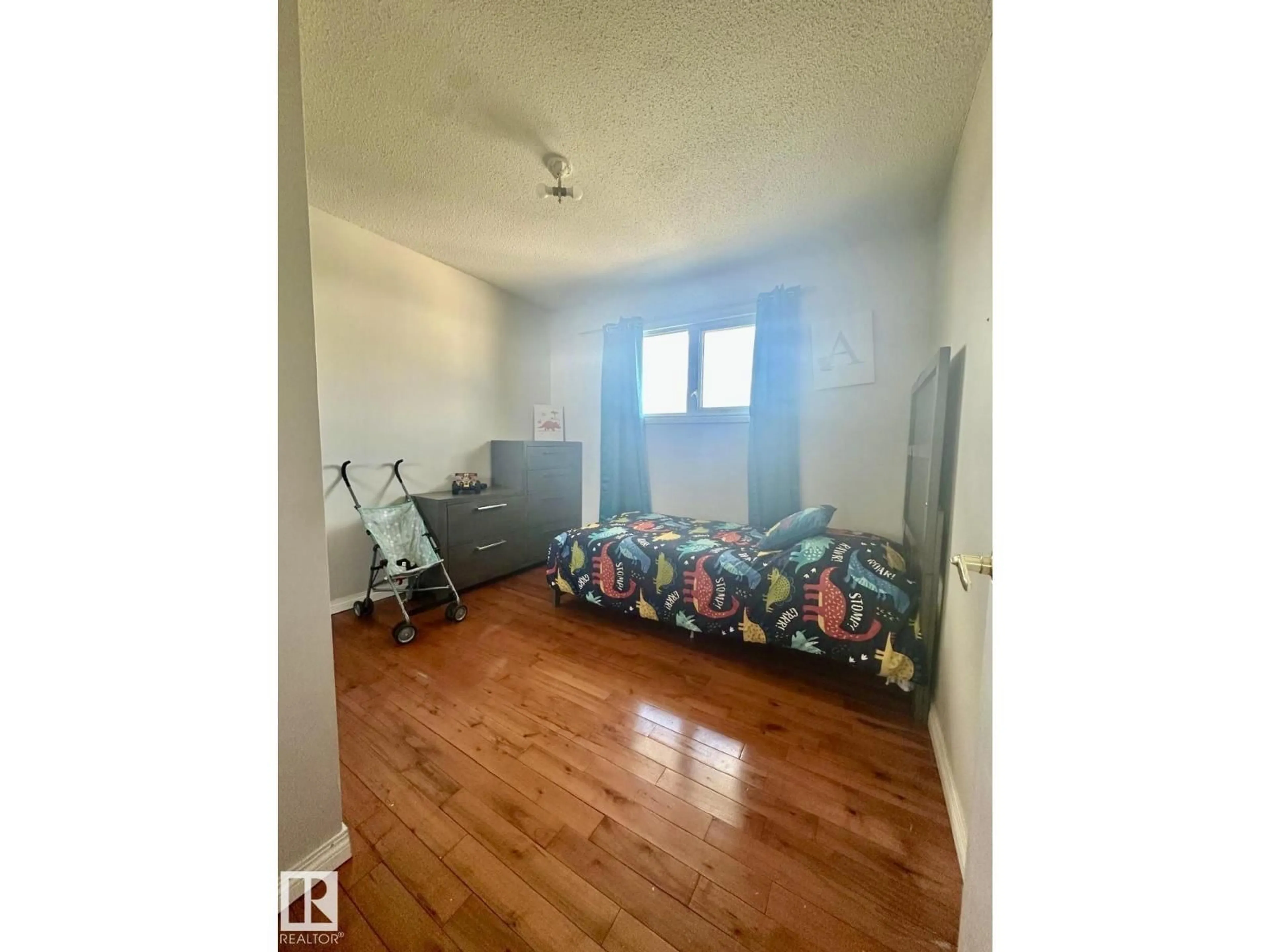 A pic of a room for 8620 137 AV, Edmonton Alberta T5E1X0