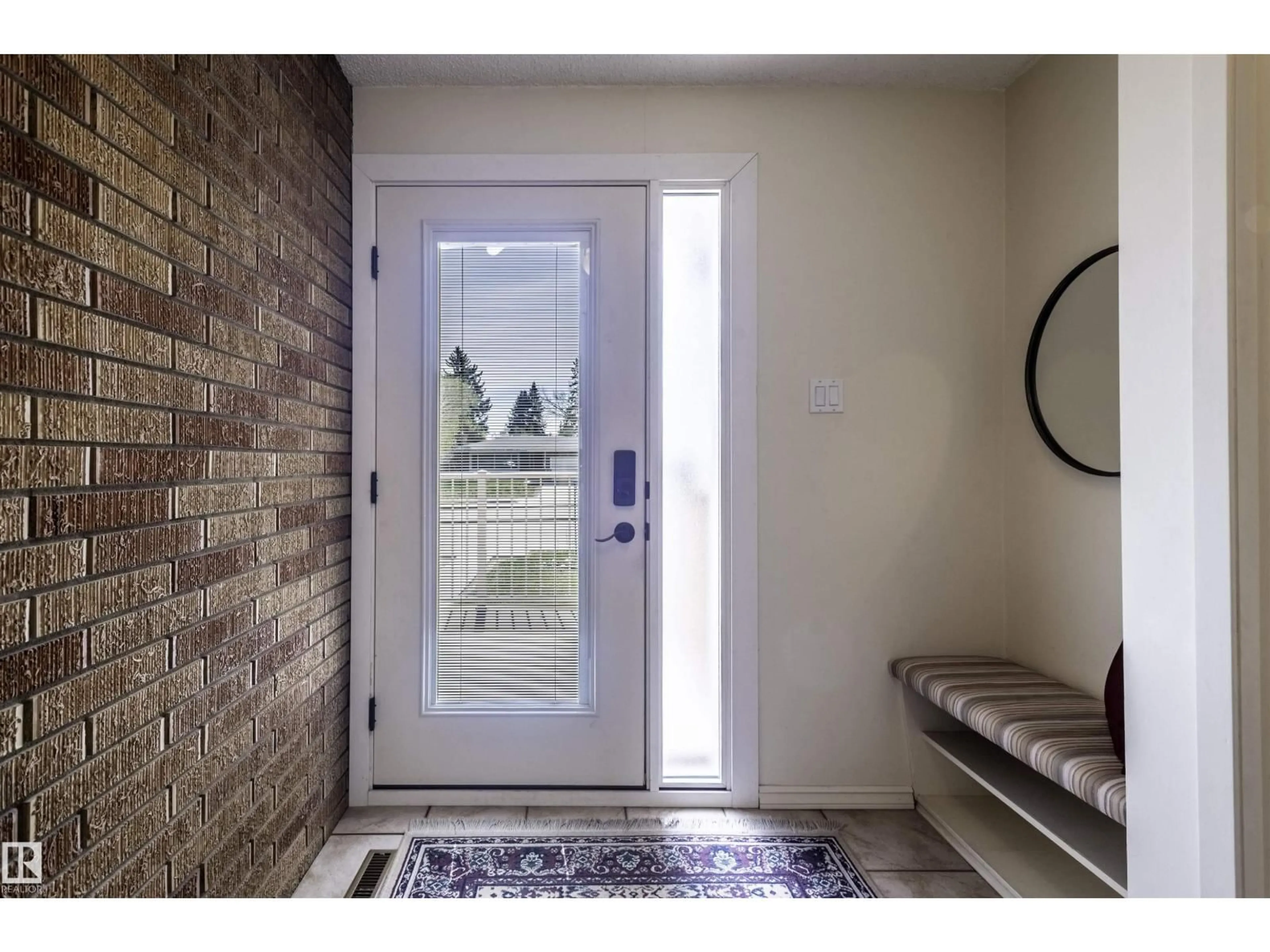 Indoor entryway for 13912 BUENA VISTA RD, Edmonton Alberta T5R5S1