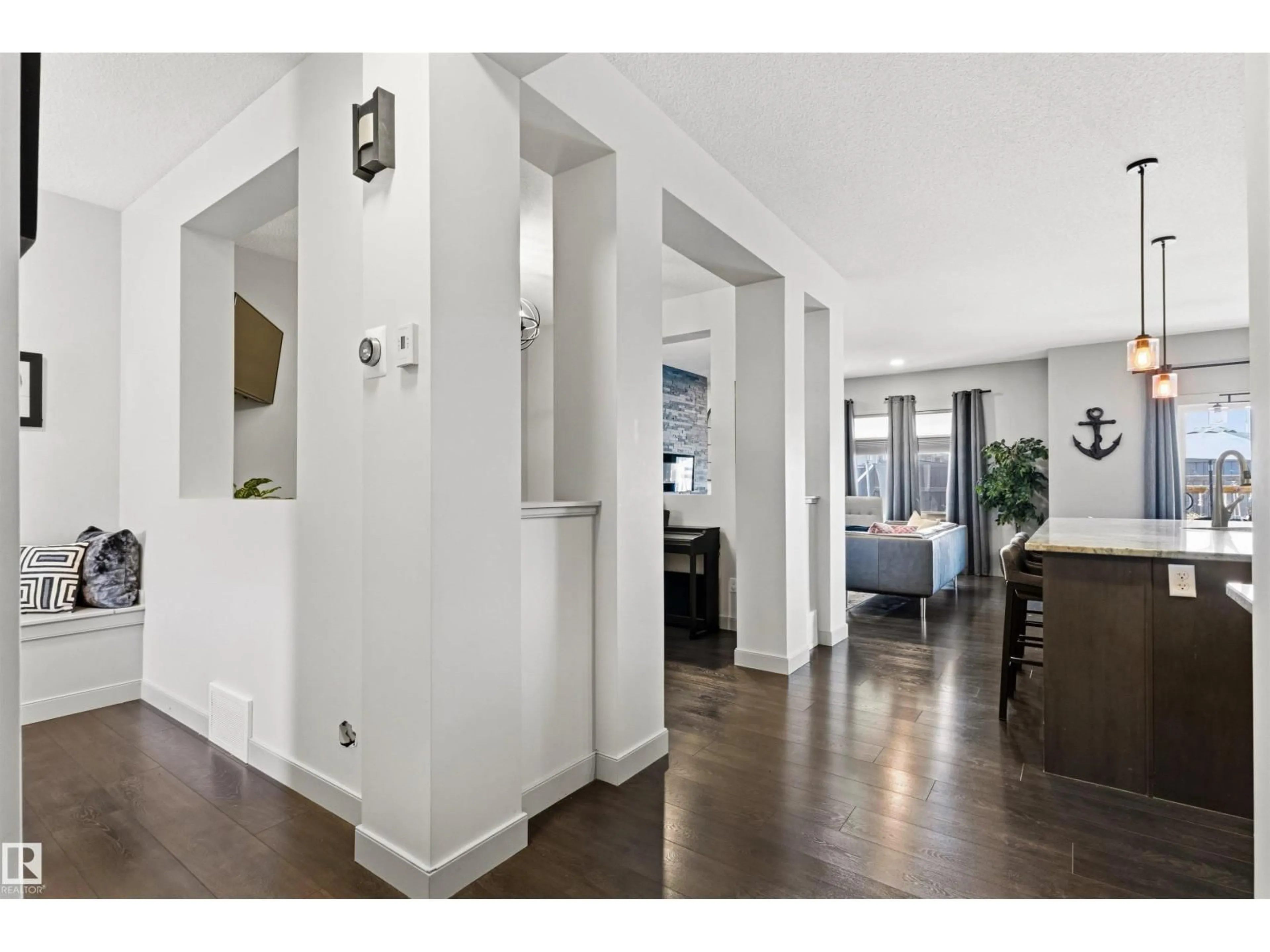 Indoor entryway for 7343 ARMOUR CR, Edmonton Alberta T6W2S2
