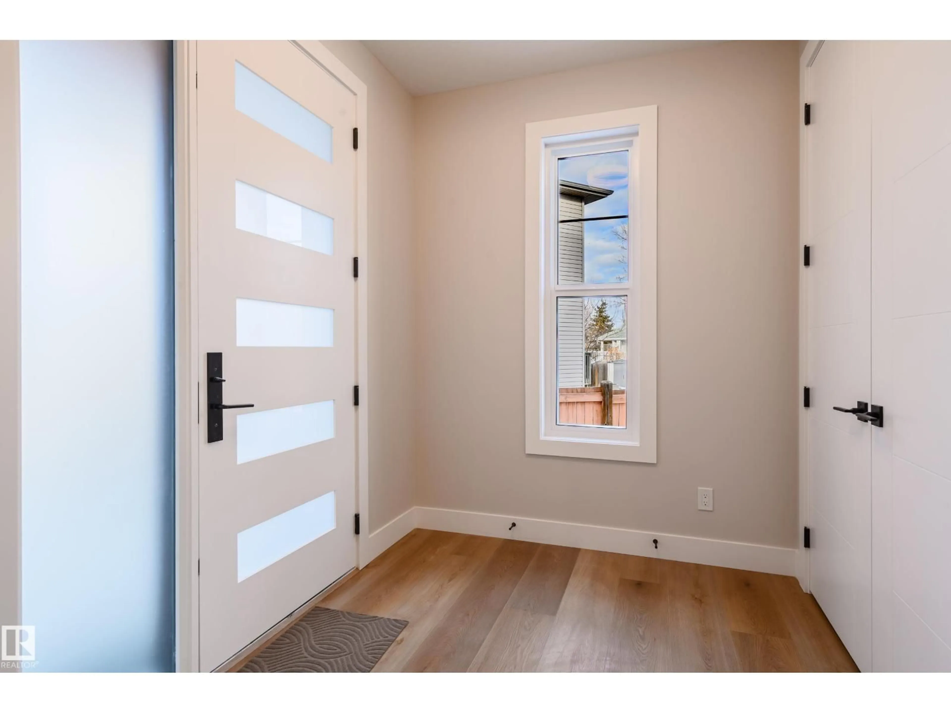Indoor entryway for 16 MIDDLETON CL, Leduc Alberta T9E0E3