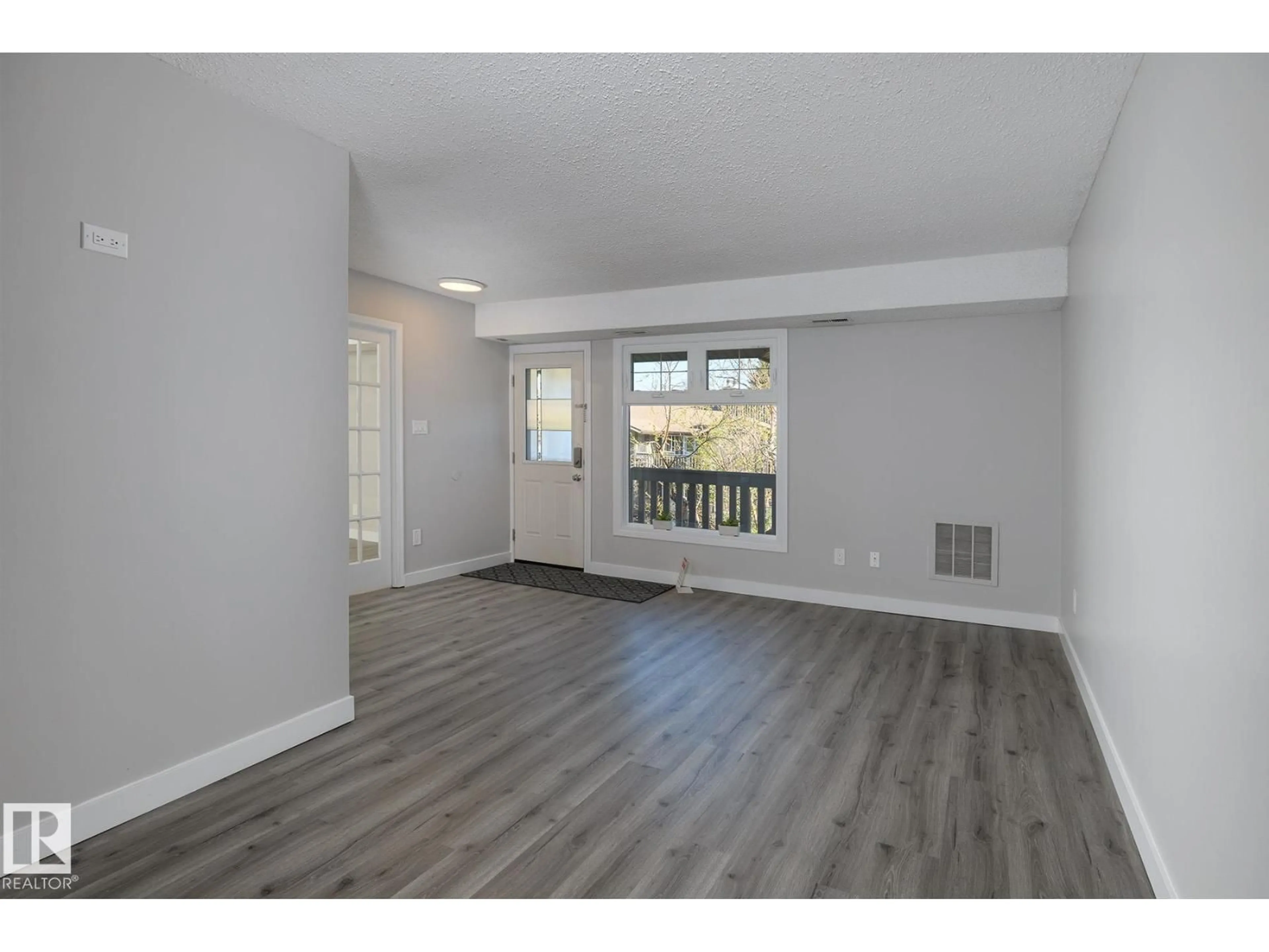 A pic of a room for 5816 172 ST, Edmonton Alberta T6M1B4