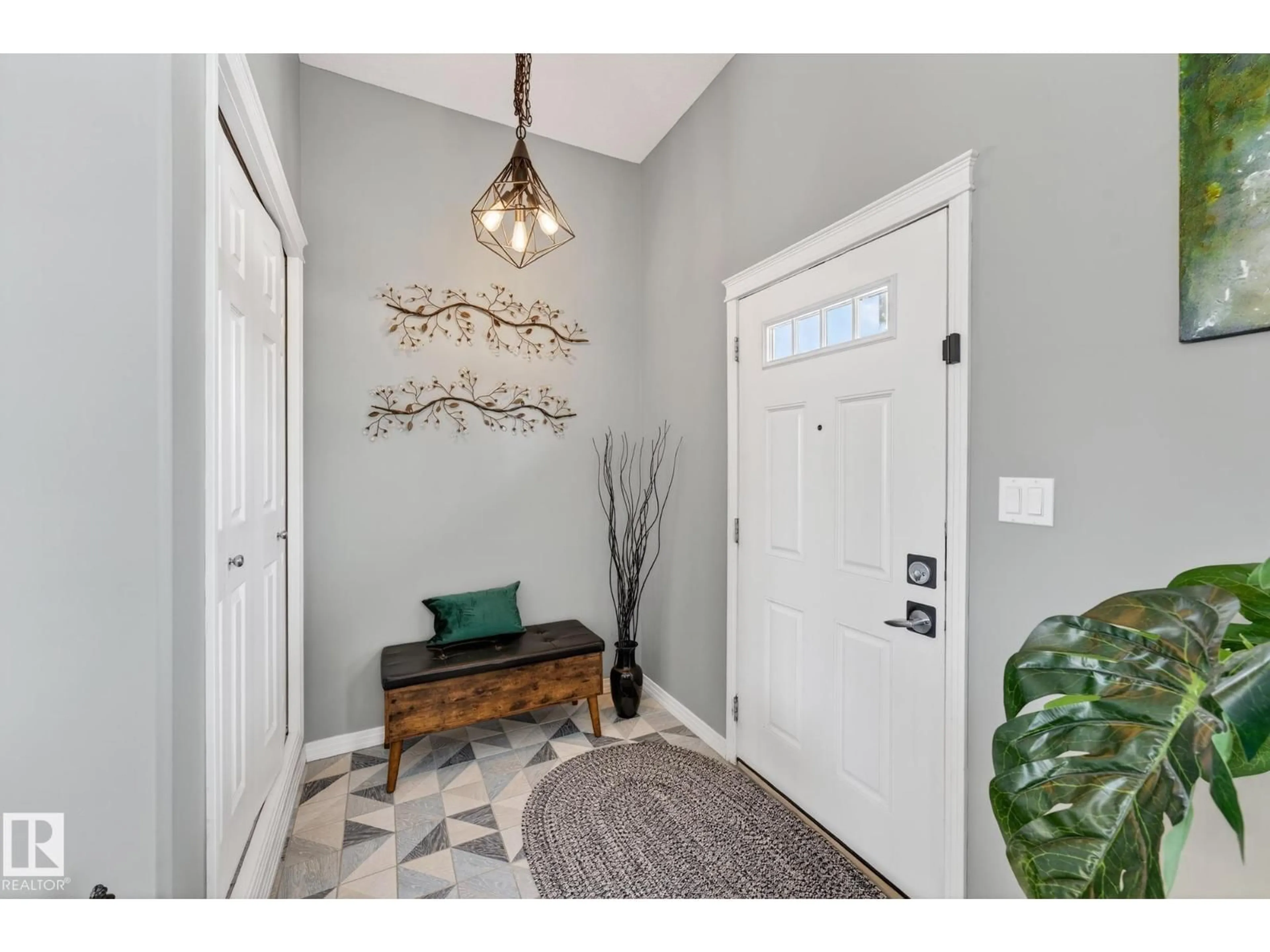 Indoor entryway for #11 - 4367 VETERANS WY, Edmonton Alberta T5E6N4