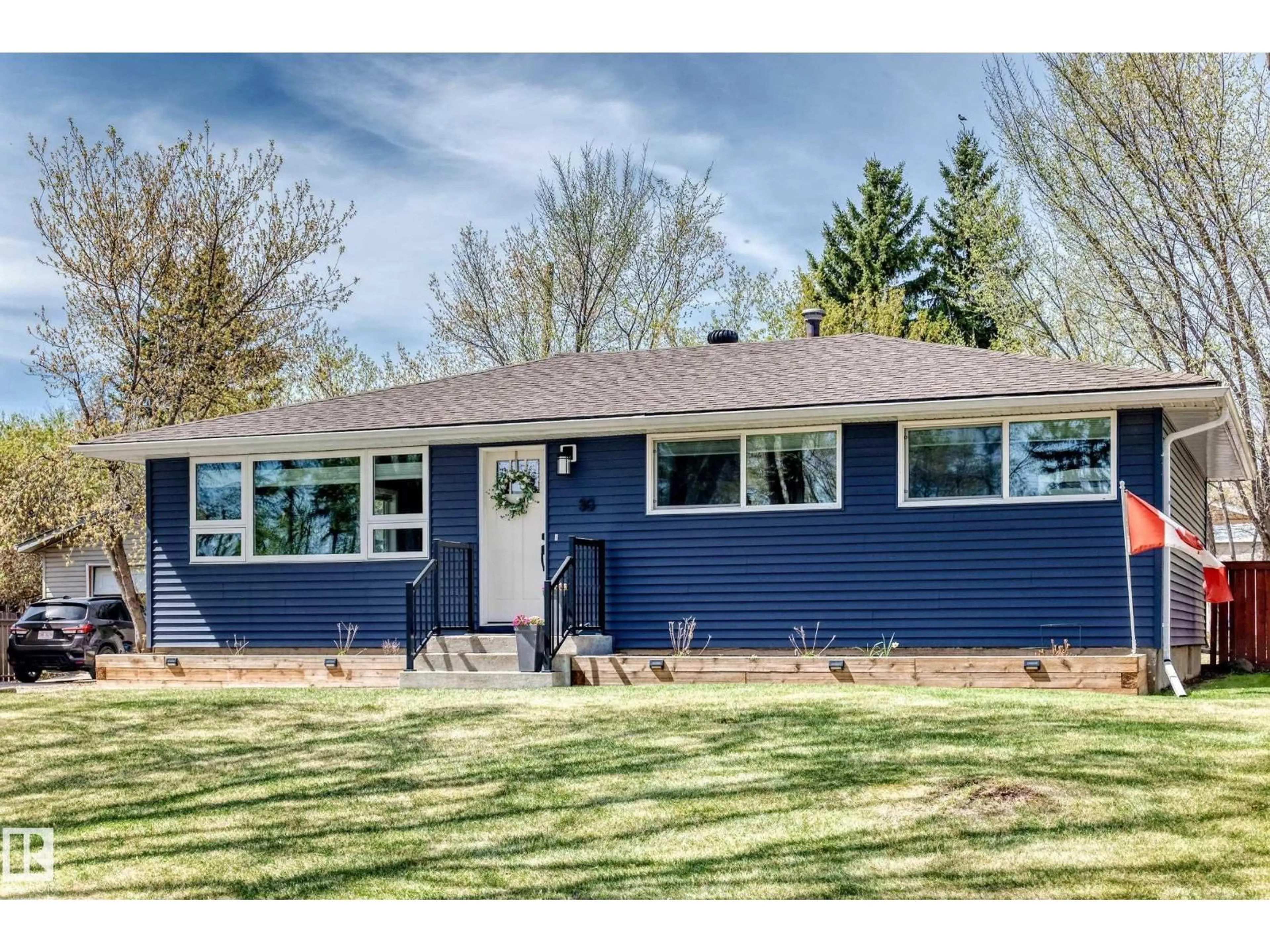 Home with vinyl exterior material, street for 30 SUNNYSIDE CR, St. Albert Alberta T8N0J5