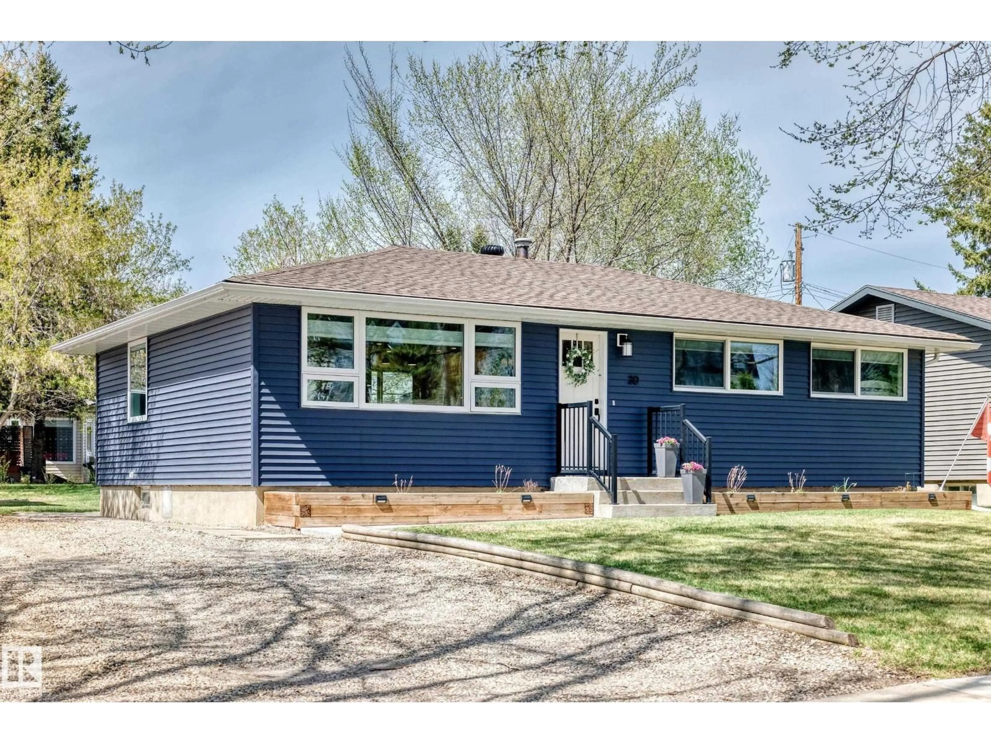 Home with vinyl exterior material, street for 30 SUNNYSIDE CR, St. Albert Alberta T8N0J5
