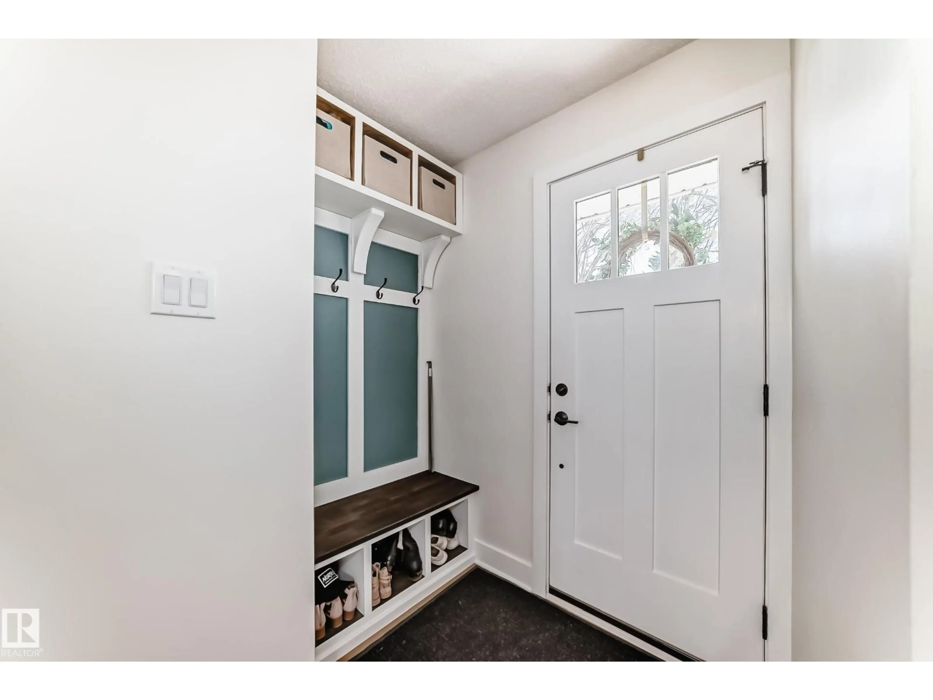 Indoor entryway for 30 SUNNYSIDE CR, St. Albert Alberta T8N0J5