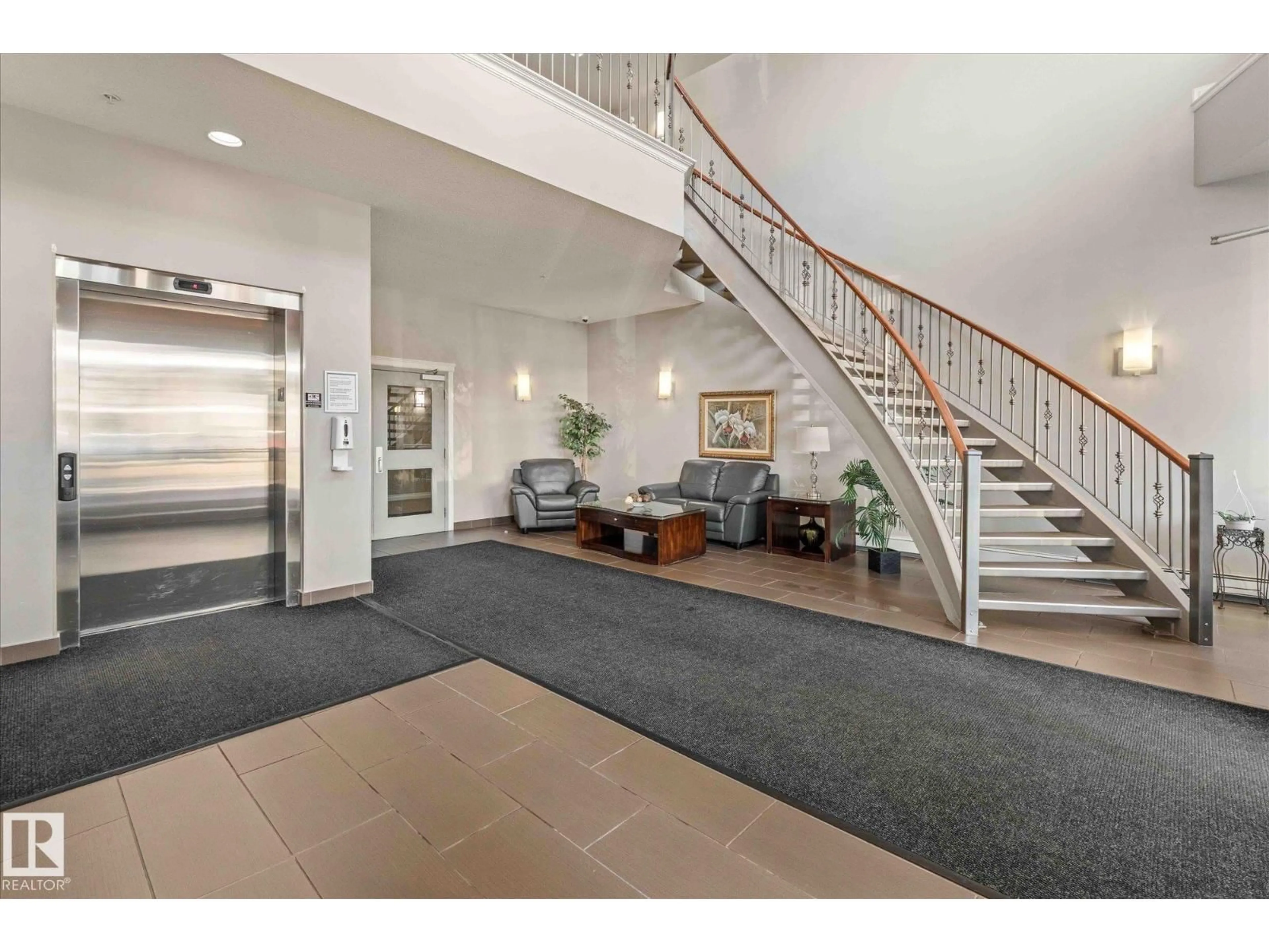 Indoor foyer for #110 - 5211 50 ST, Stony Plain Alberta T7Z0C1