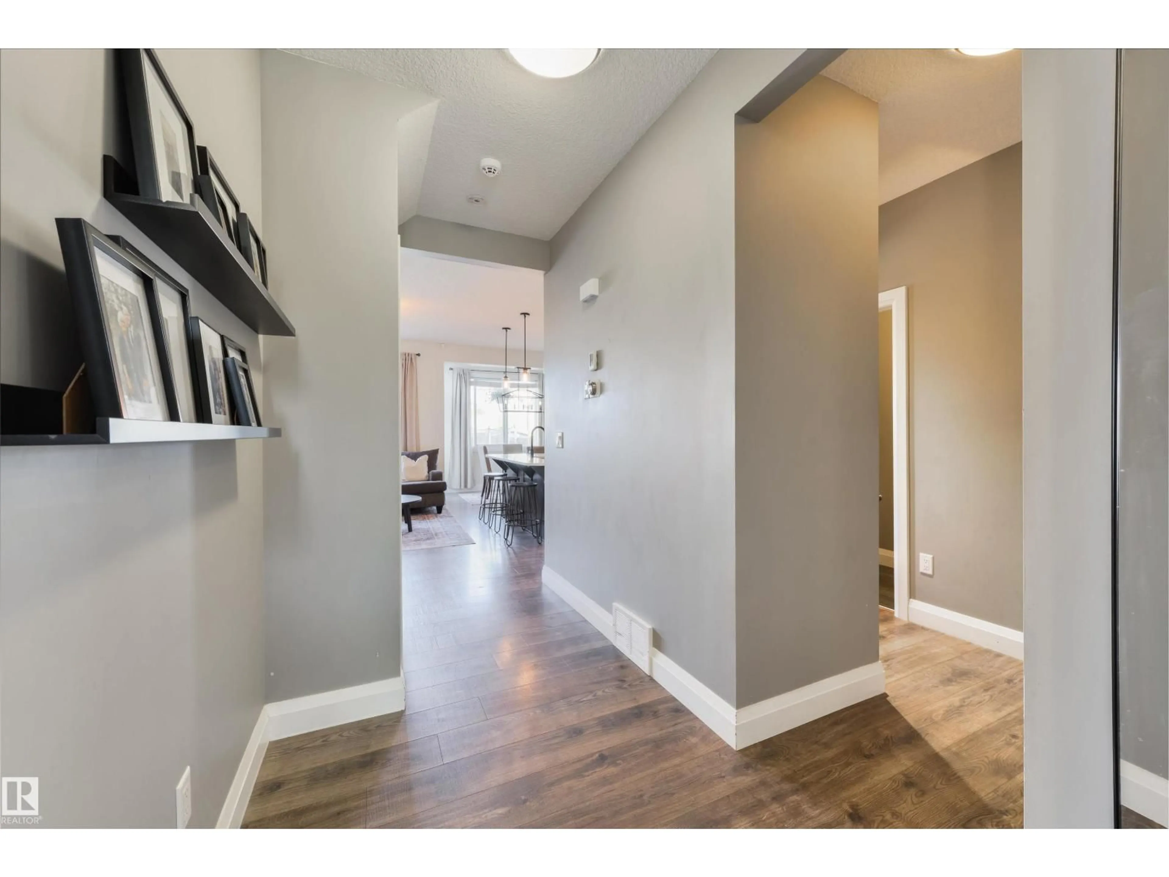 Indoor entryway for 20 SPRINGWOOD WY, Spruce Grove Alberta T7X0L4