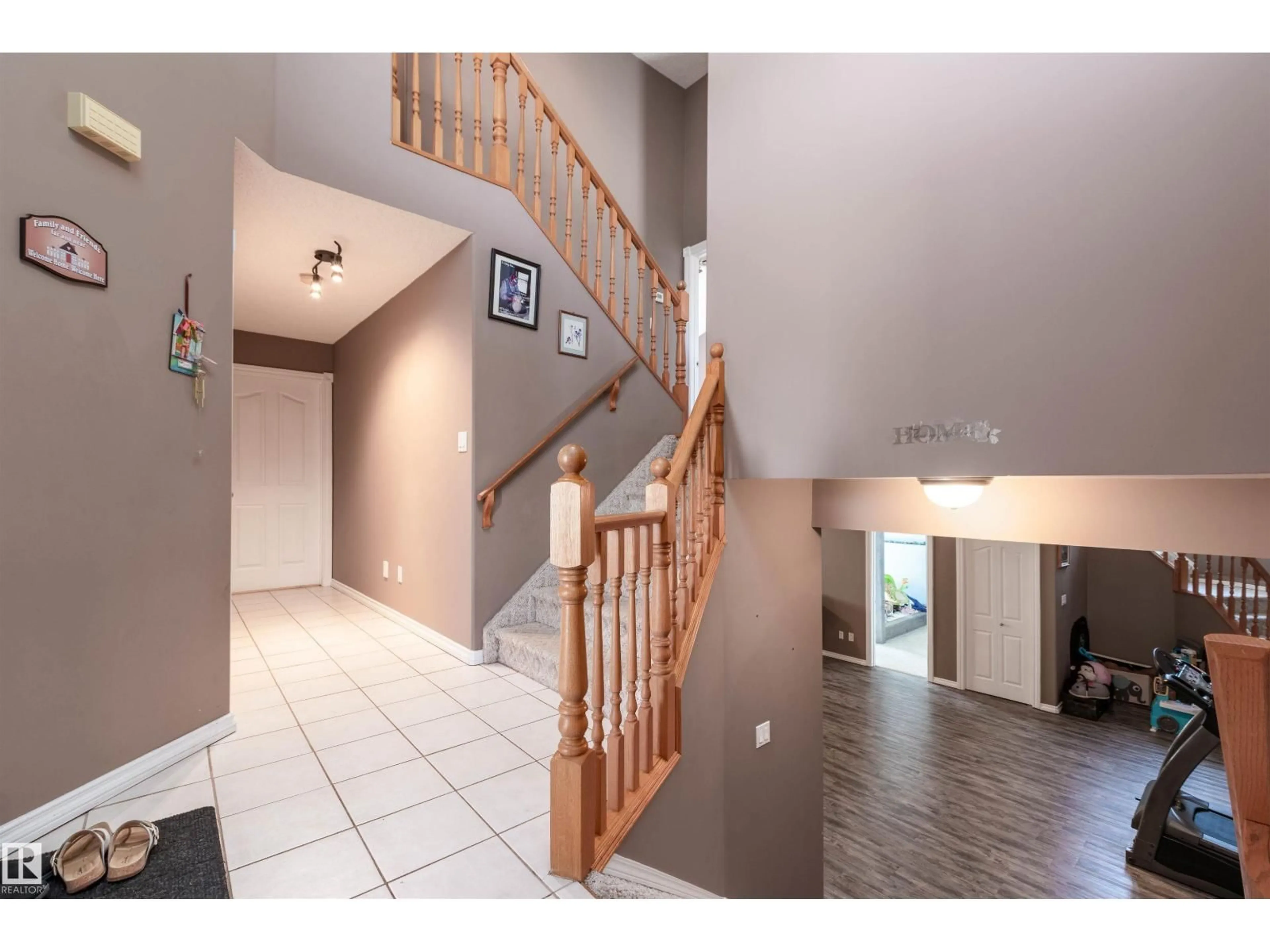 Indoor foyer for 21 CHARLTON WY, Sherwood Park Alberta T8H2C6
