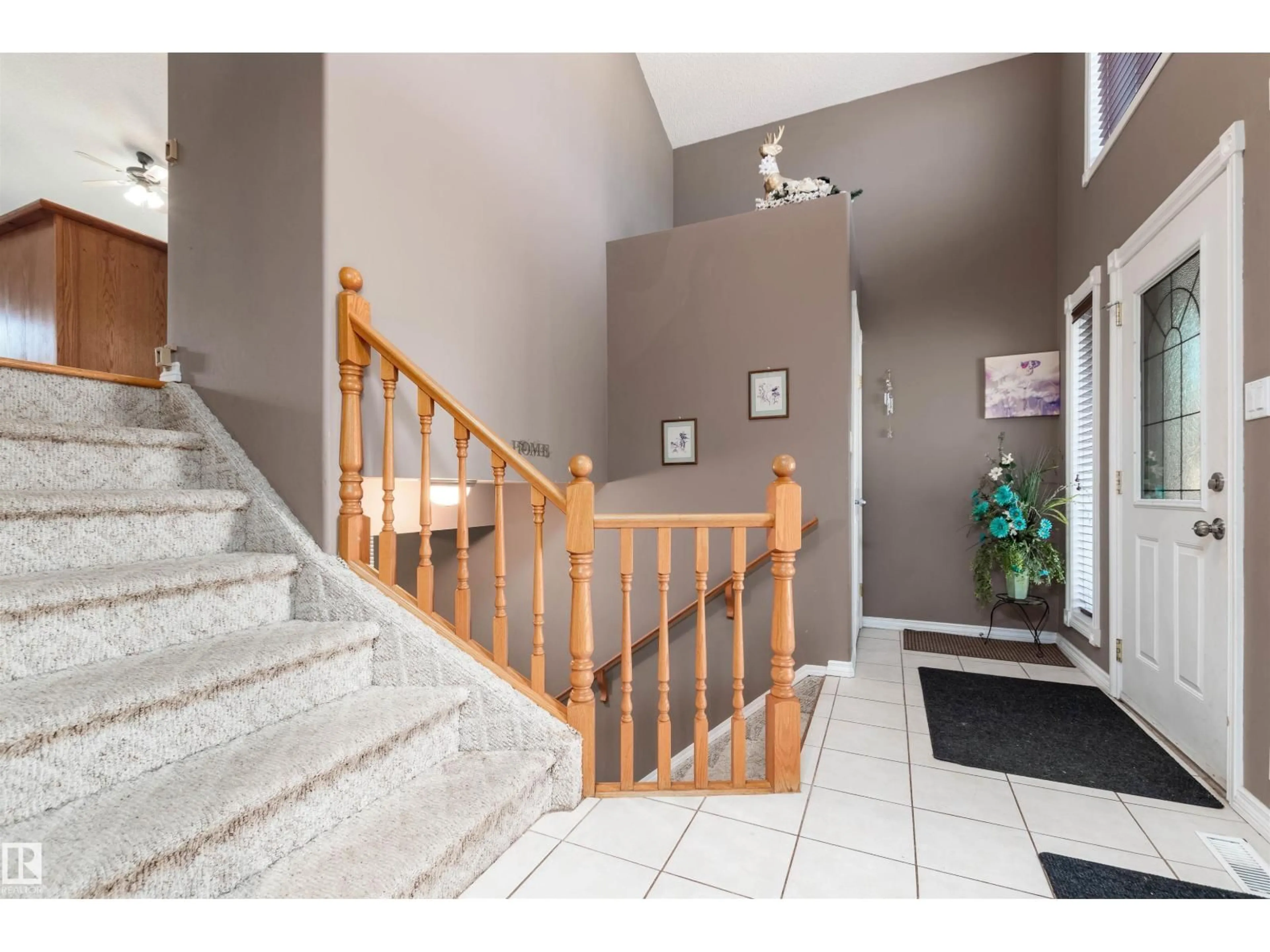 Indoor foyer for 21 CHARLTON WY, Sherwood Park Alberta T8H2C6