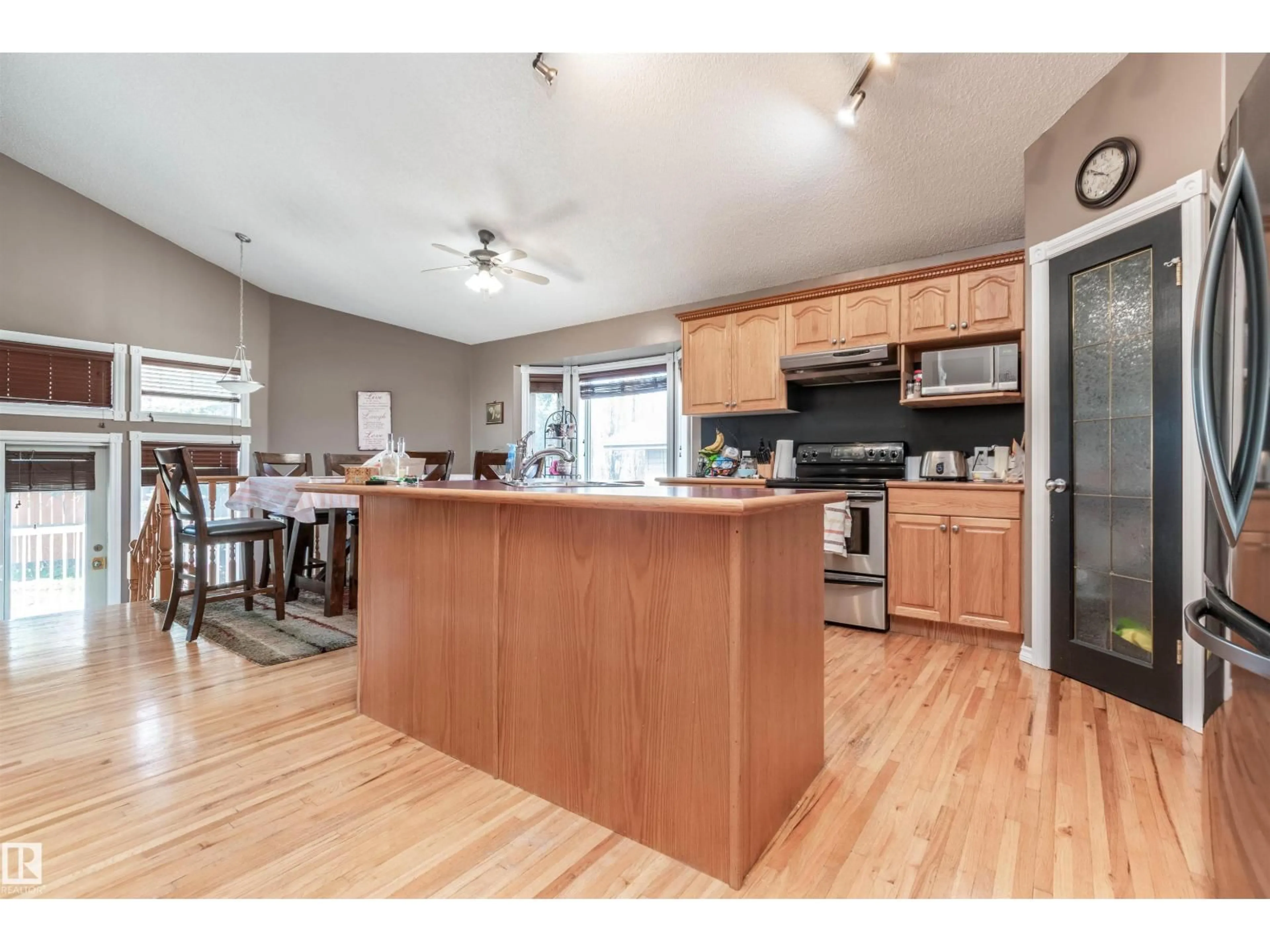 Open concept kitchen, wood/laminate floor for 21 CHARLTON WY, Sherwood Park Alberta T8H2C6