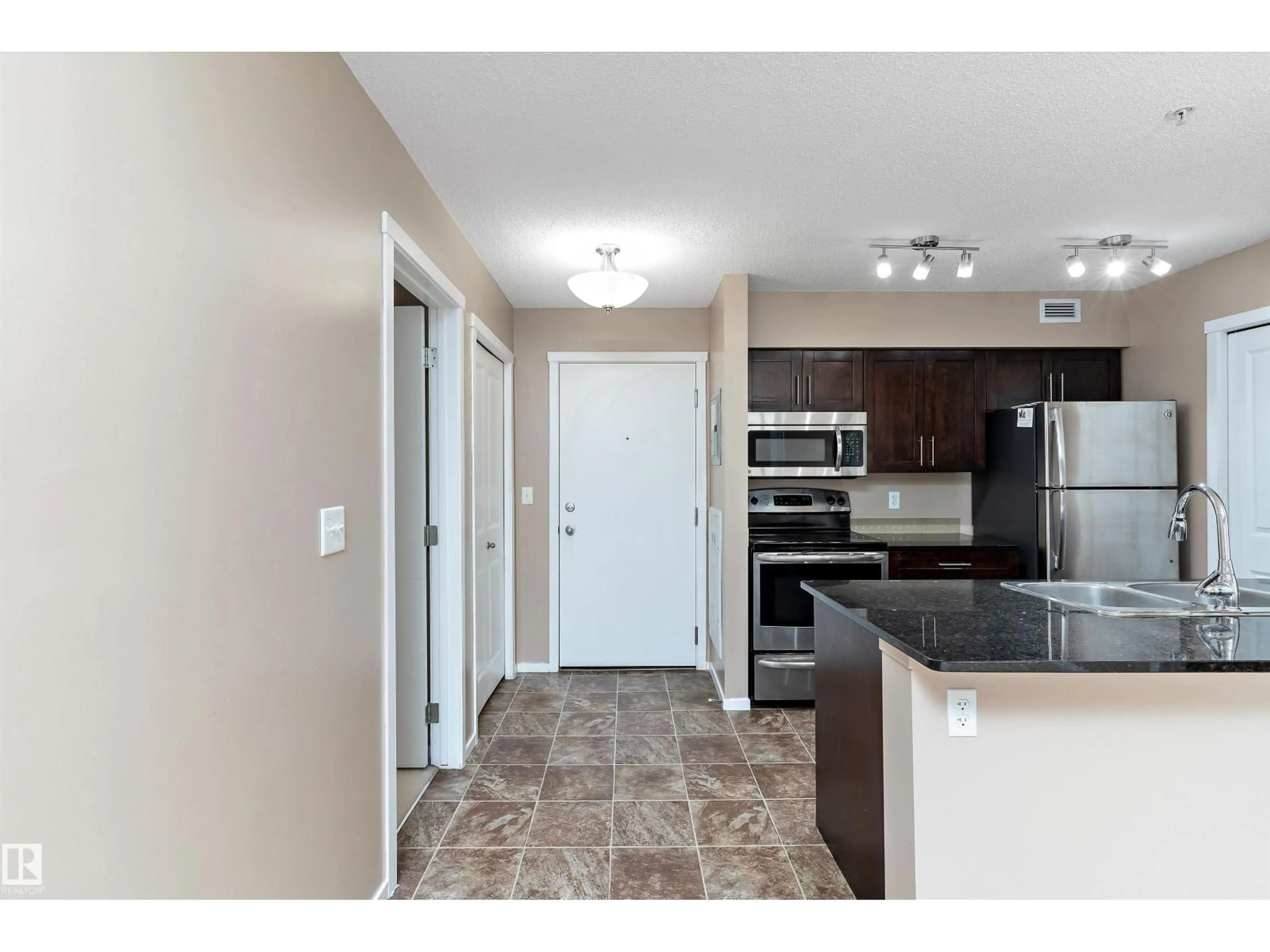 Standard kitchen, unknown for 105 111 WATT CM, Edmonton Alberta T6X2C6