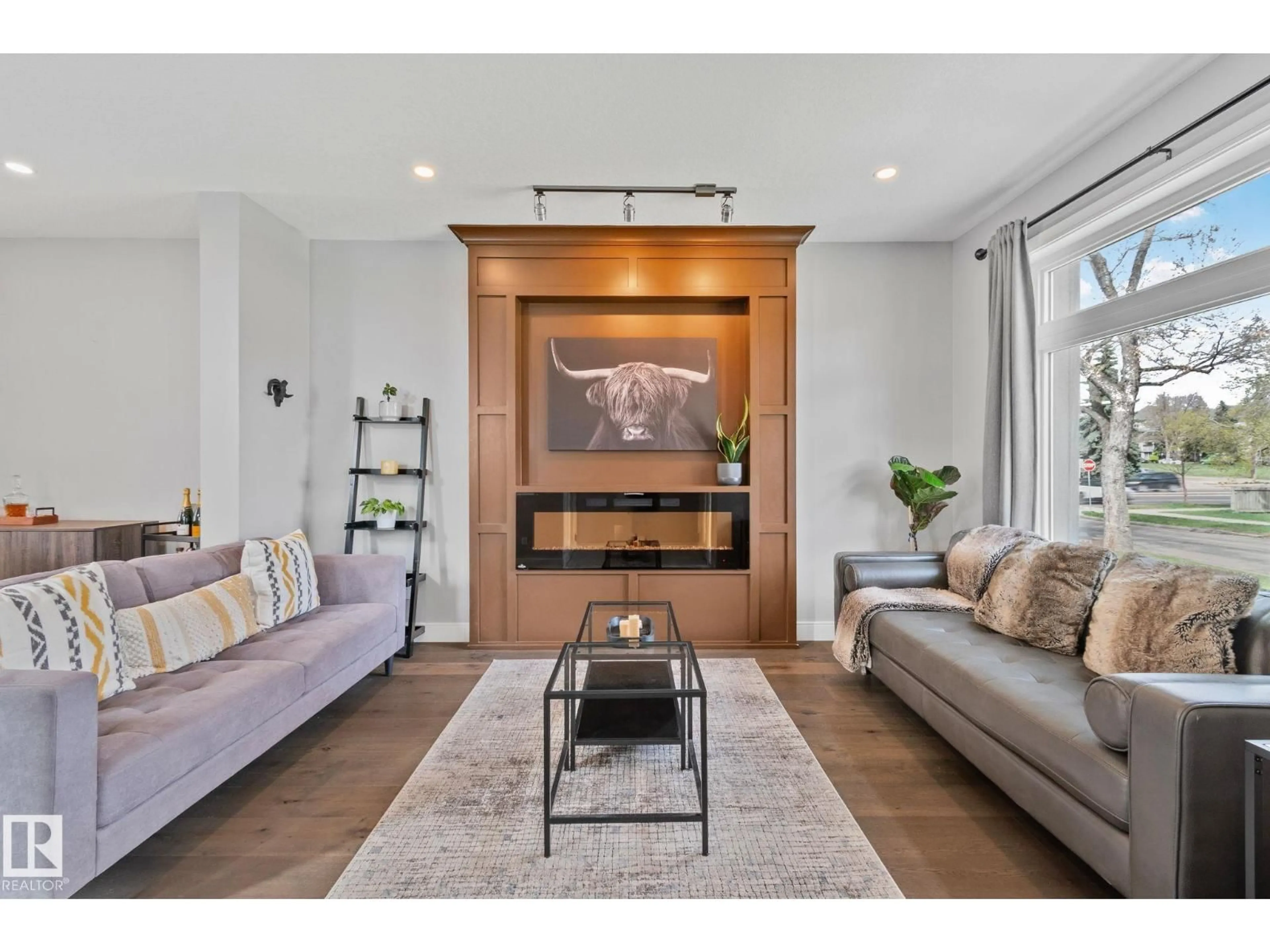 Living room with furniture, wood/laminate floor for NW - 9855 79 AV, Edmonton Alberta T6E1R2