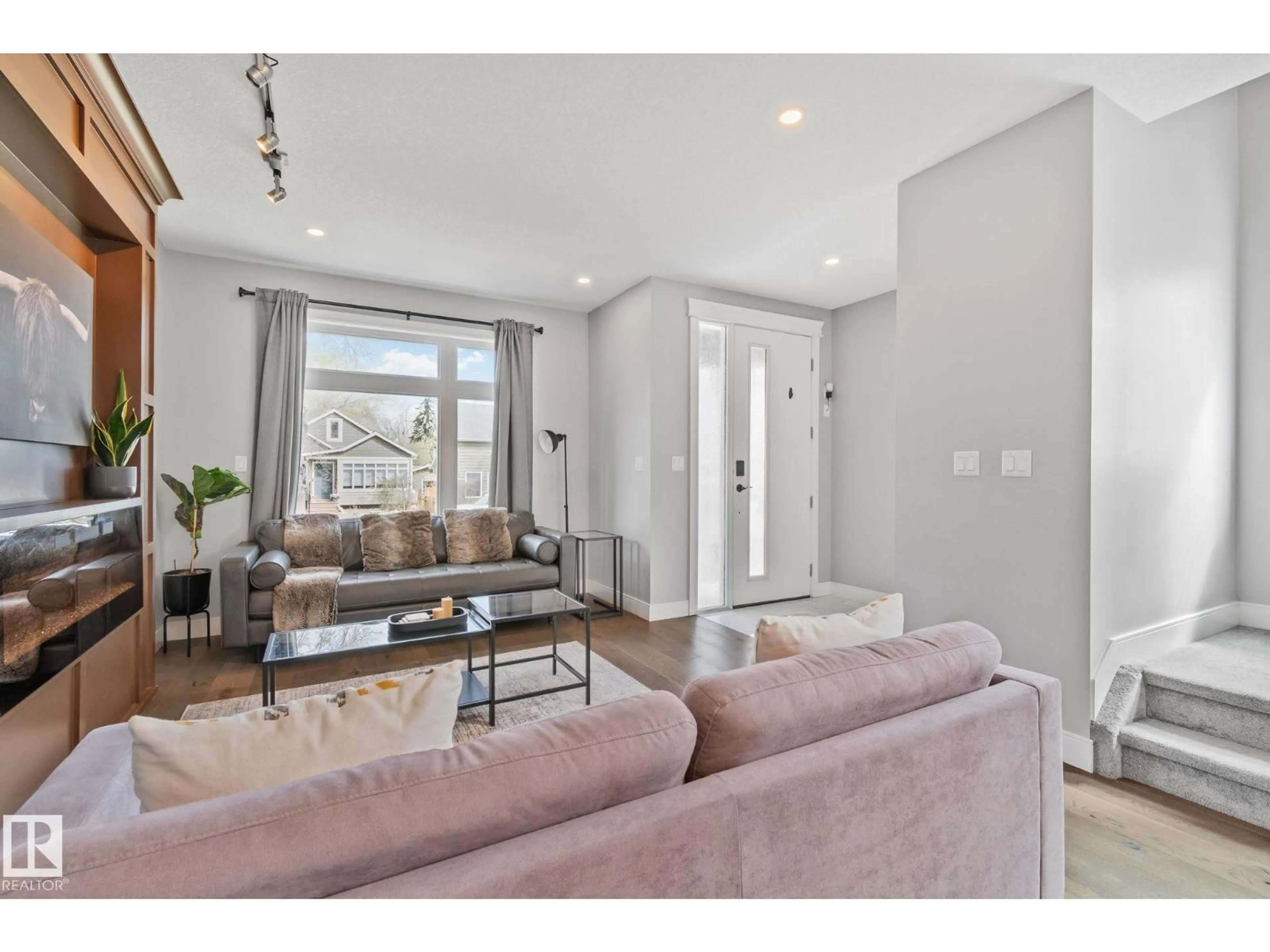 Living room with furniture, unknown for NW - 9855 79 AV, Edmonton Alberta T6E1R2