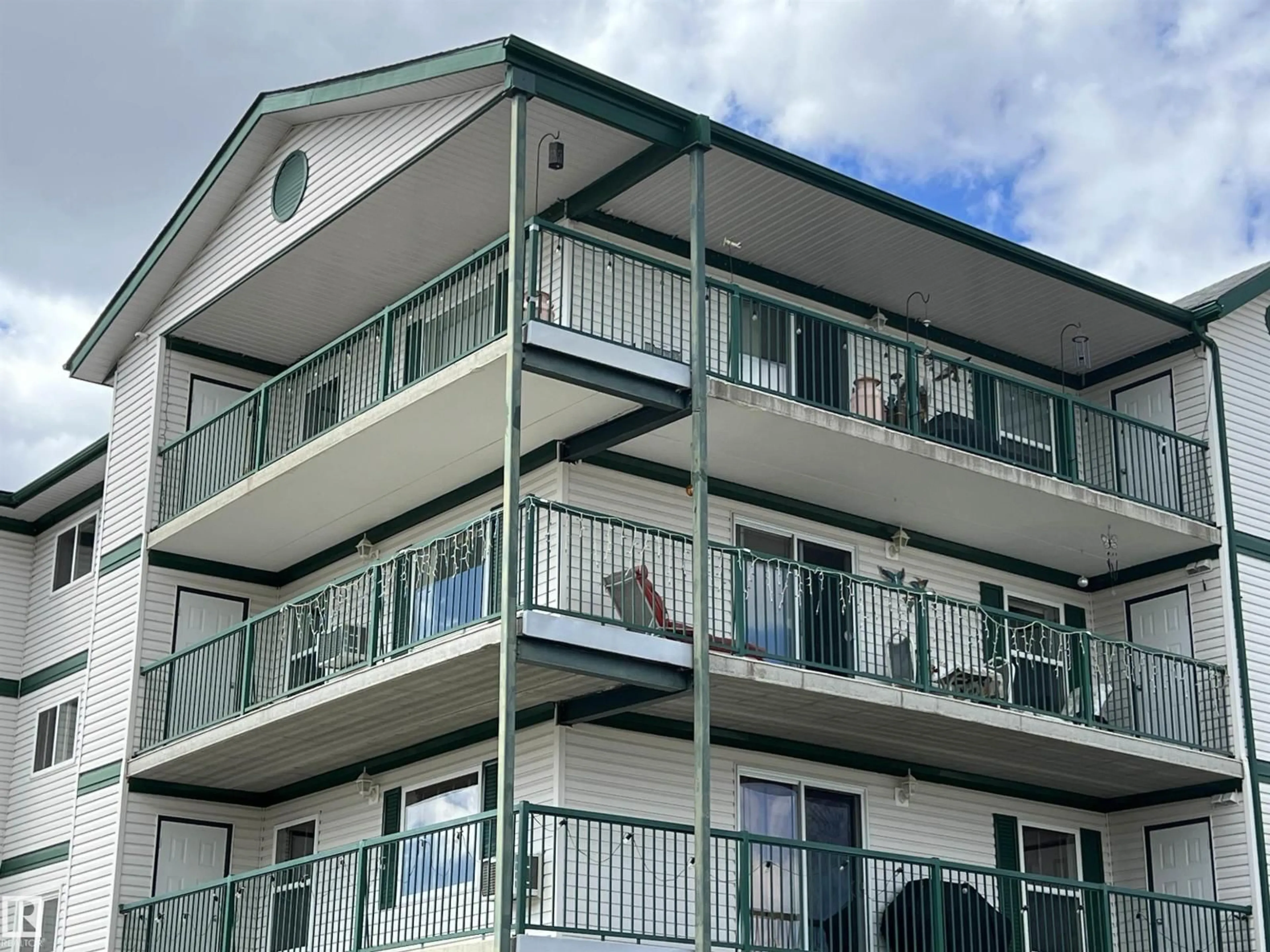 Home with vinyl exterior material, building for 303 - 4004 47 ST, Drayton Valley Alberta T7A0A2