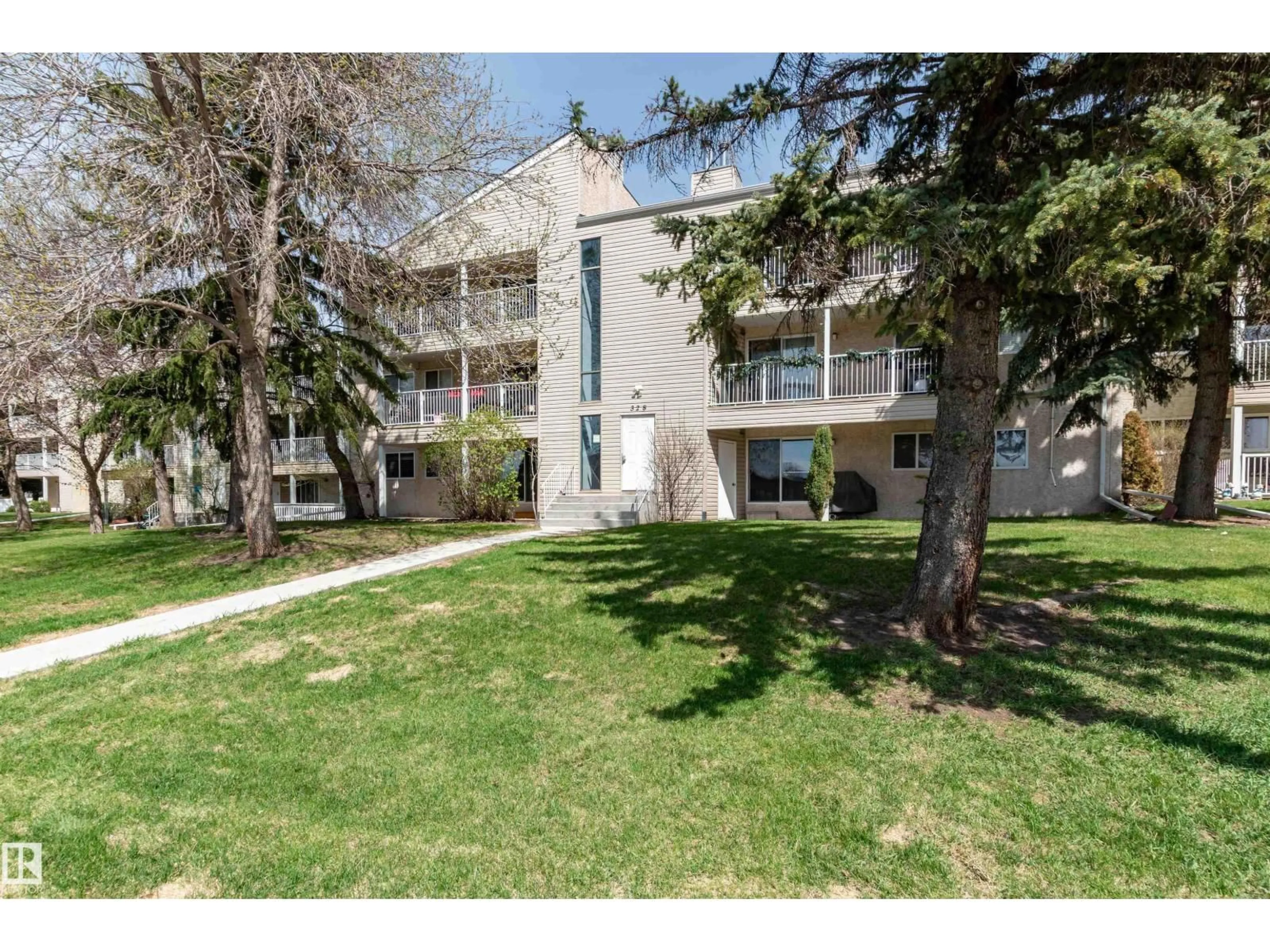 Patio, unknown for #104 - 328 WOODBRIDGE WY, Sherwood Park Alberta T8A4G3