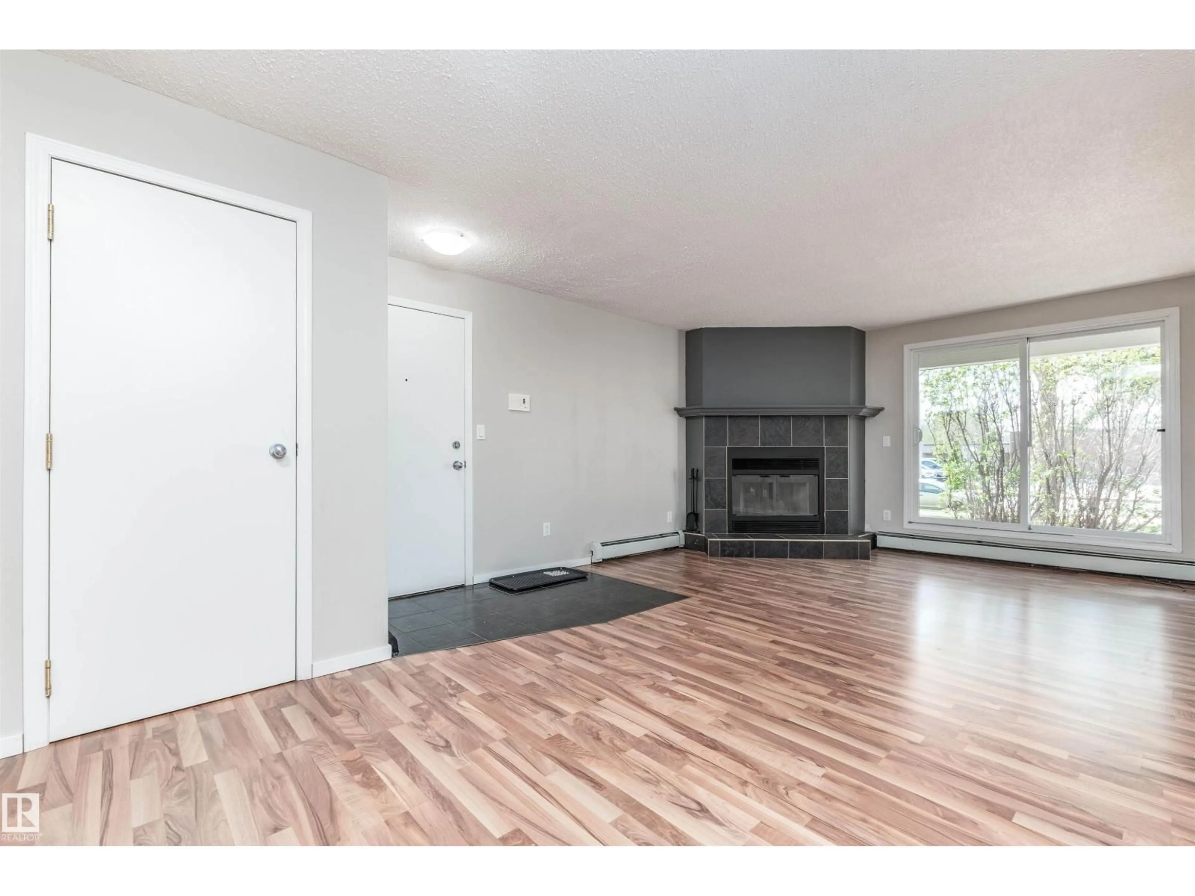 A pic of a room for #104 - 328 WOODBRIDGE WY, Sherwood Park Alberta T8A4G3