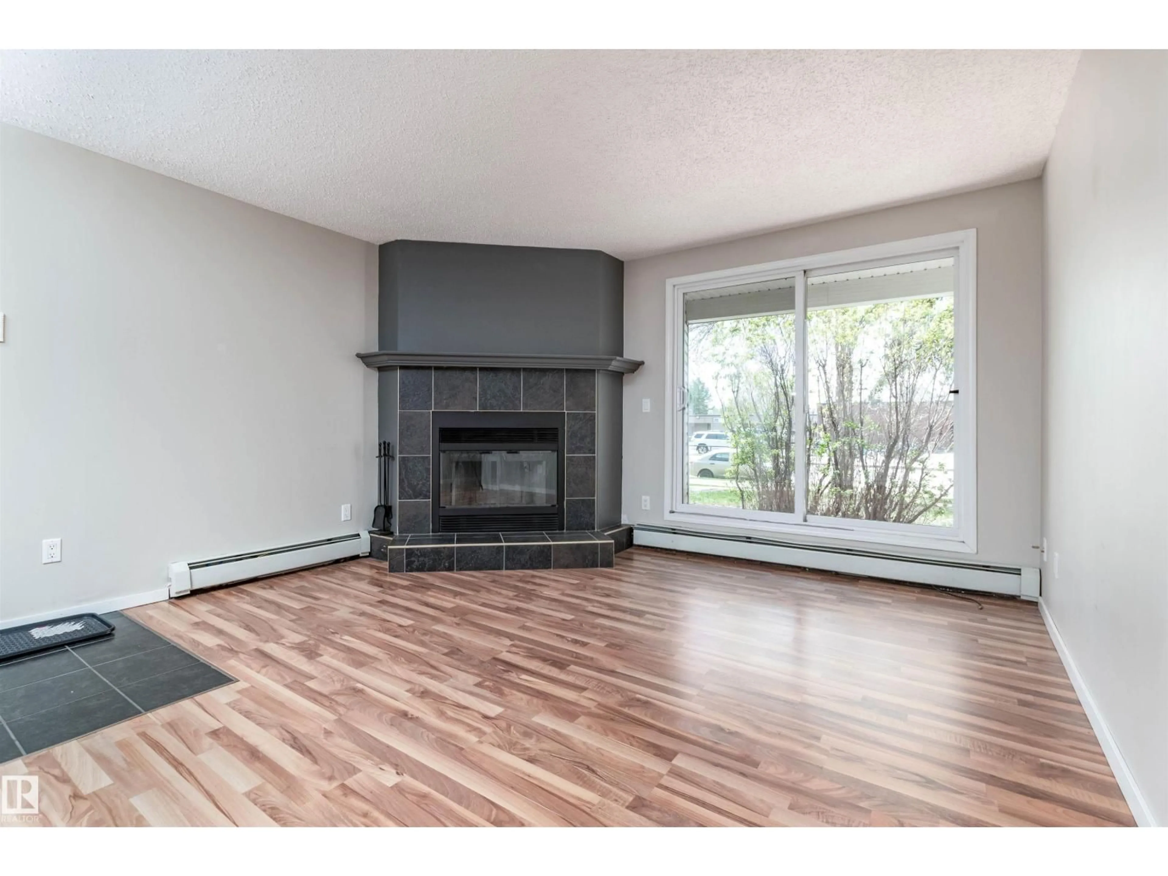 A pic of a room for #104 - 328 WOODBRIDGE WY, Sherwood Park Alberta T8A4G3