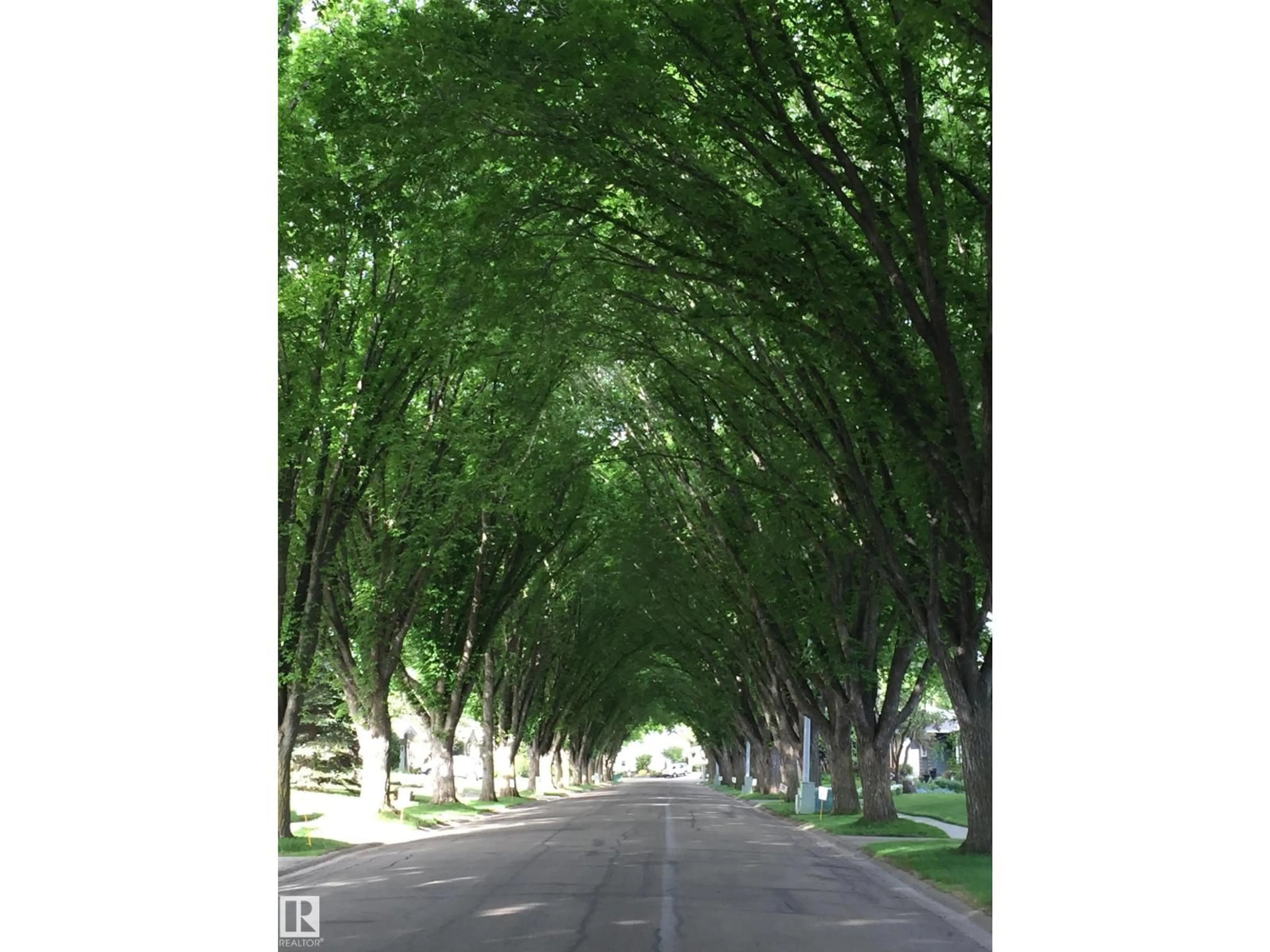 Blurry image for 70 FLAGSTONE CR, St. Albert Alberta T8N1R3