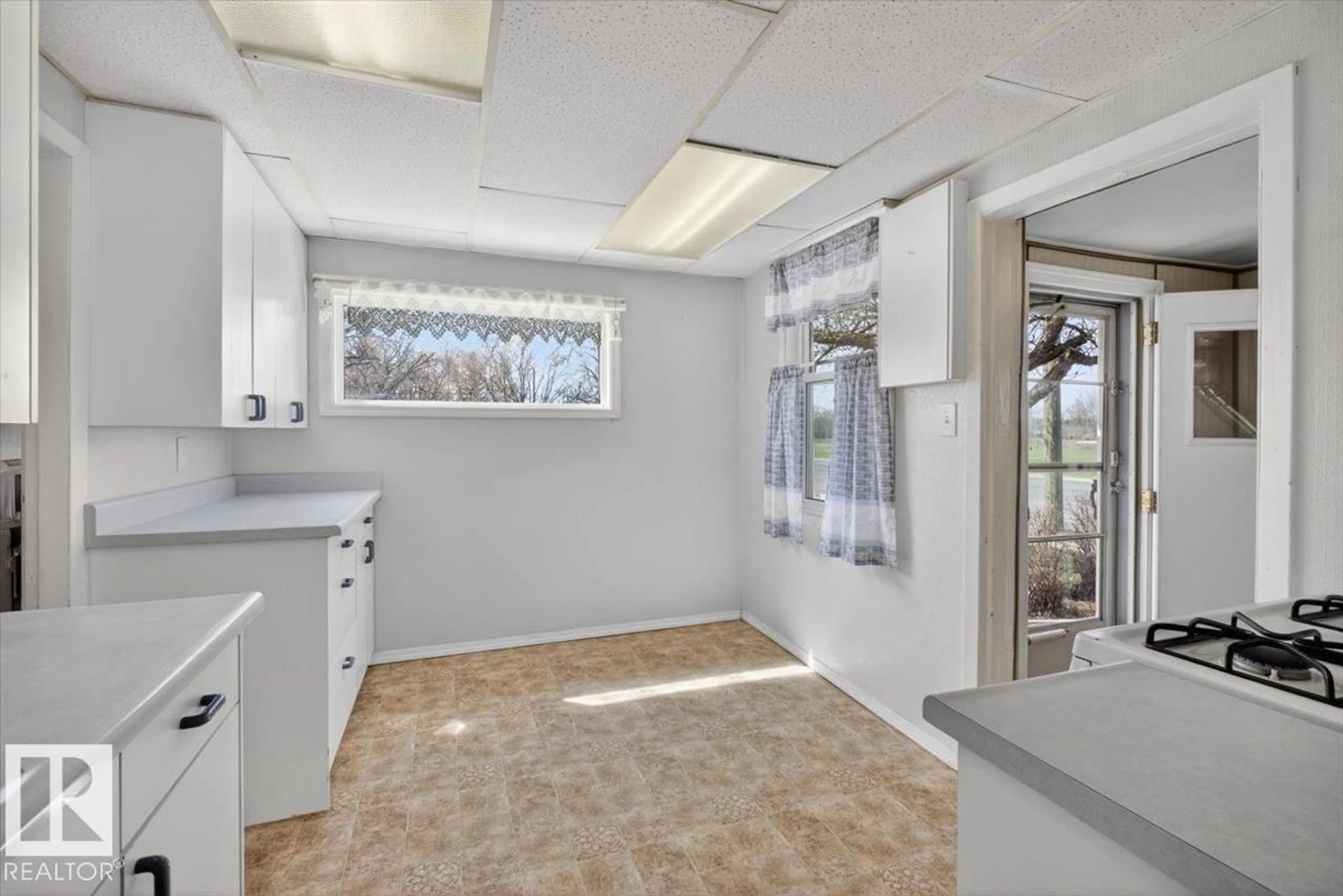 Standard kitchen, unknown for 4803 51 ST, Gibbons Alberta T0A1N0