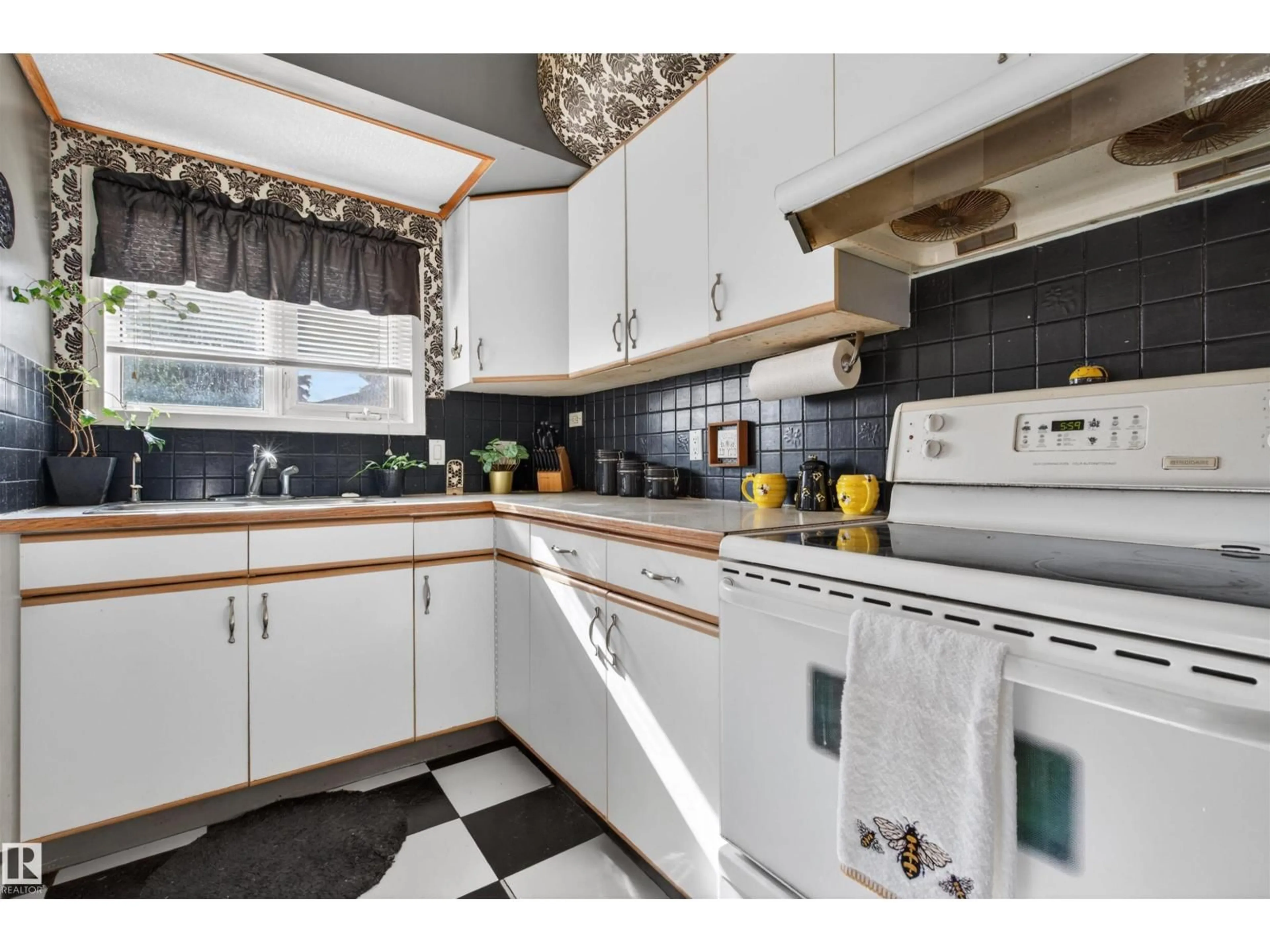 Standard kitchen, ceramic/tile floor for 6402 106 ST NW, Edmonton Alberta T6H2V4