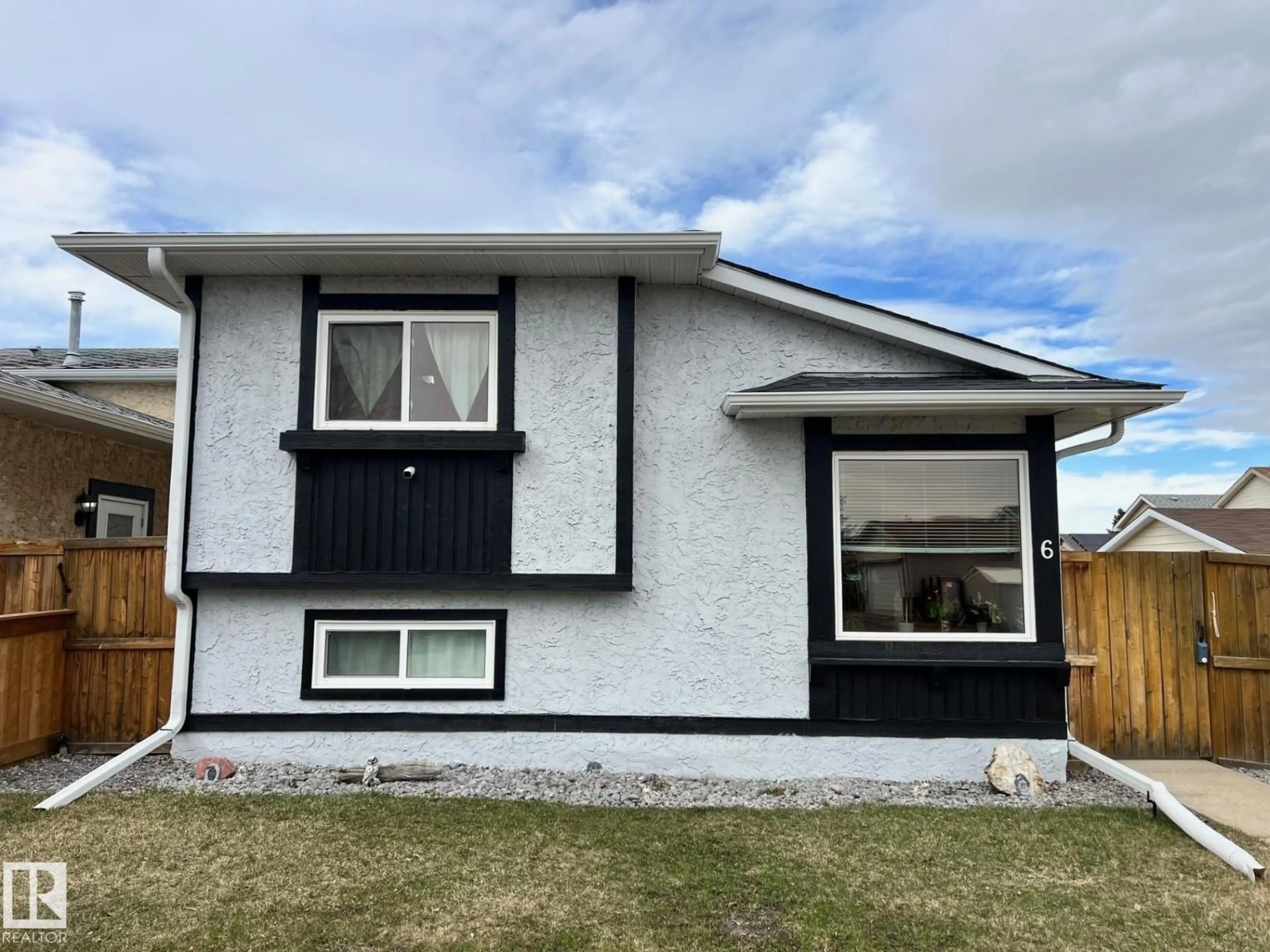 Home with vinyl exterior material, street for 6 KINISKI CR, Edmonton Alberta T6L5A9