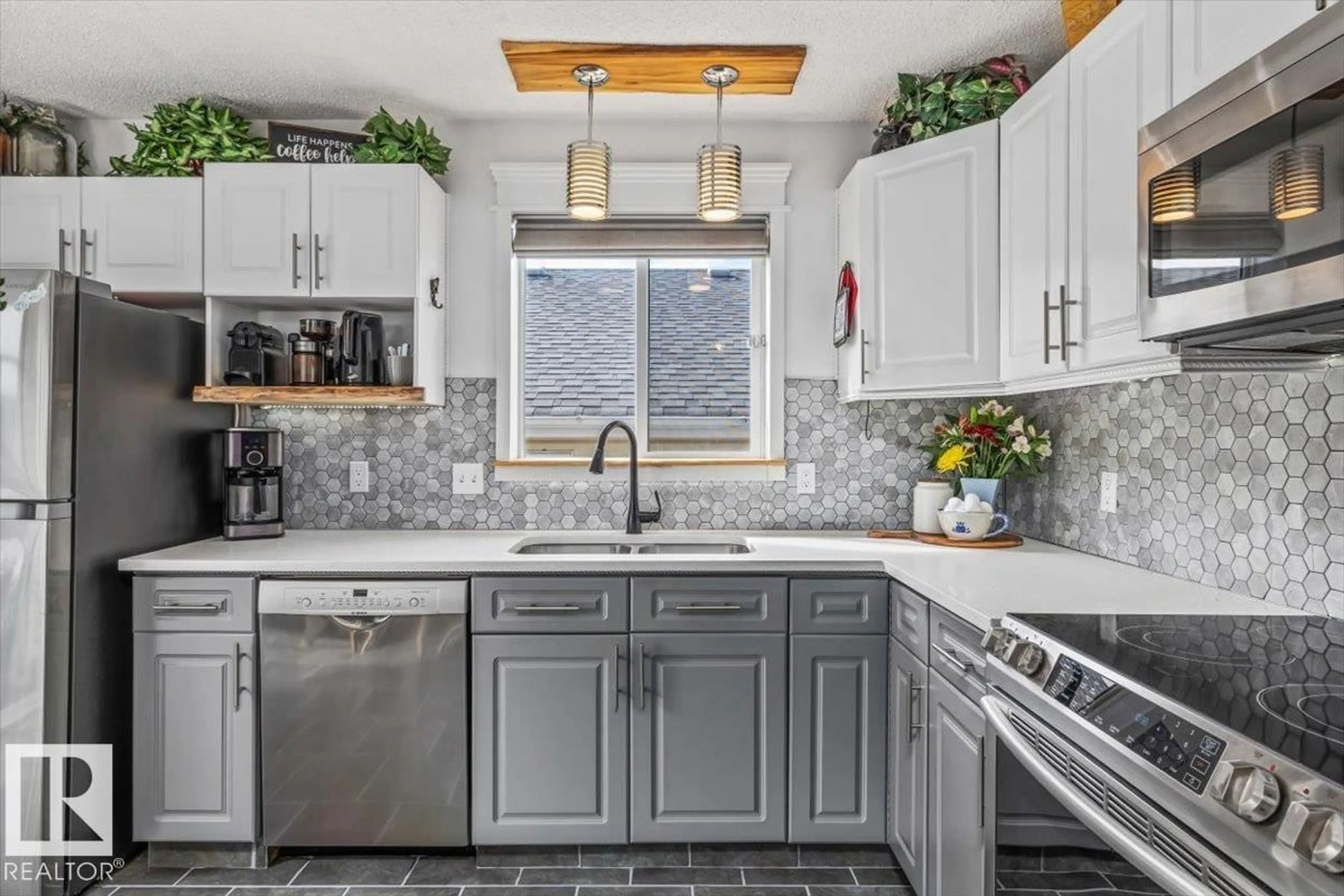 Contemporary kitchen, ceramic/tile floor for 62 LA COSTA FAIRWAY CL, Stony Plain Alberta T7Z2A5