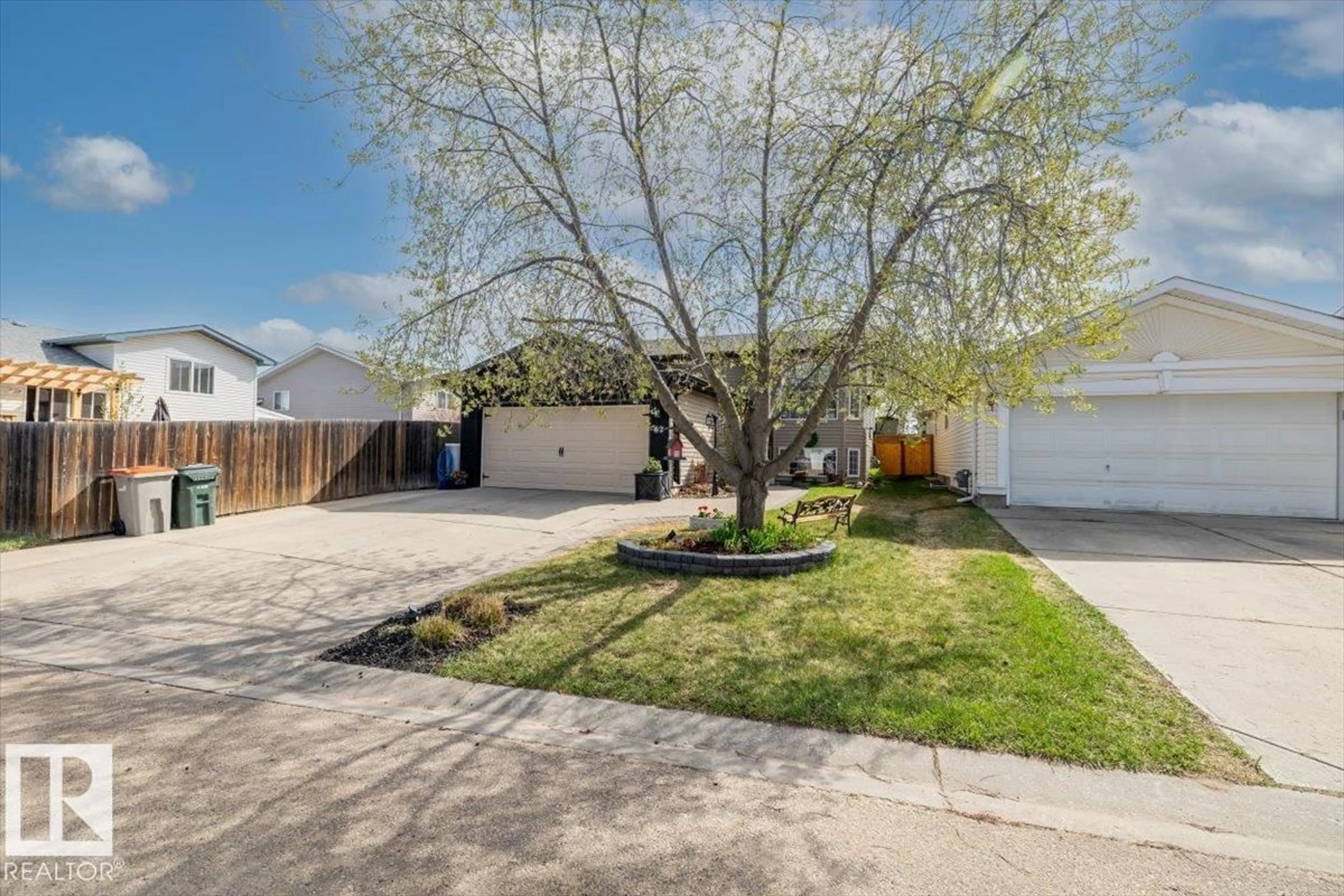 A pic from outside/outdoor area/front of a property/back of a property/a pic from drone, street for 62 LA COSTA FAIRWAY CL, Stony Plain Alberta T7Z2A5